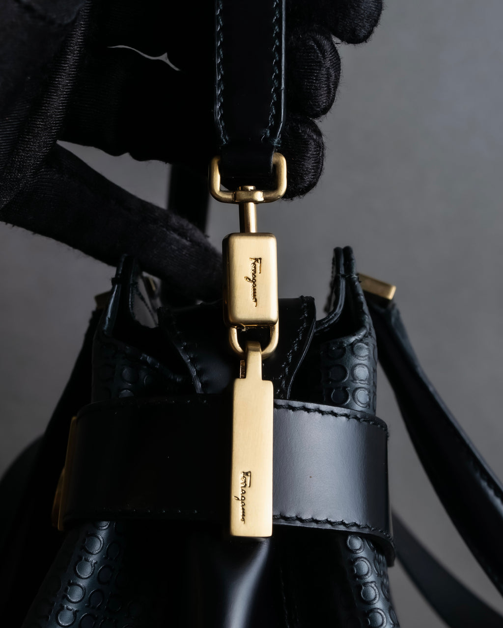 "Salvatore Ferragamo" Gancini motif monogram pattern 2-way shoulder bag