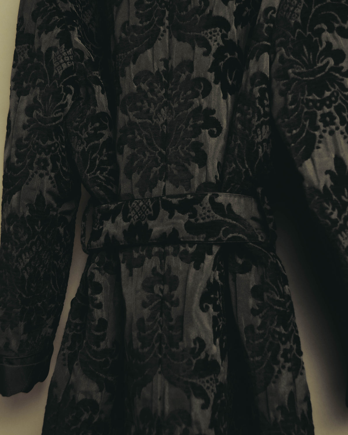 “DOLCE&GABBANA” Late 2010’s-early 2020’s Baroque jacquard belted robe coat