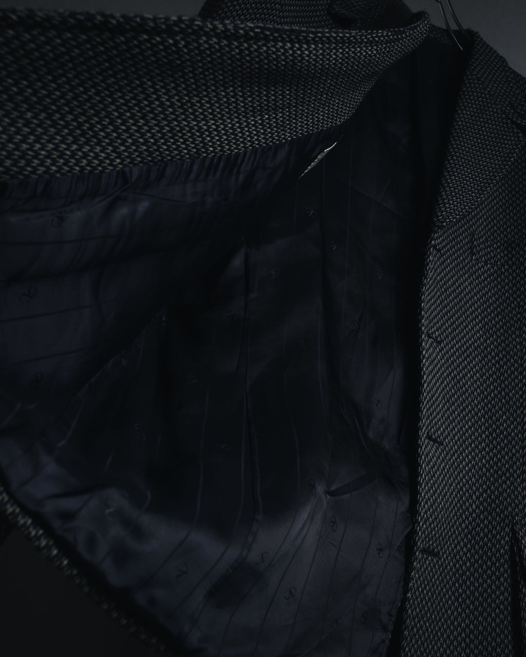 "VALENTINO GARAVANI BOUTIQUE"
Late 80’s - Early 90’s soft-structured birdseye wool tailored jacket