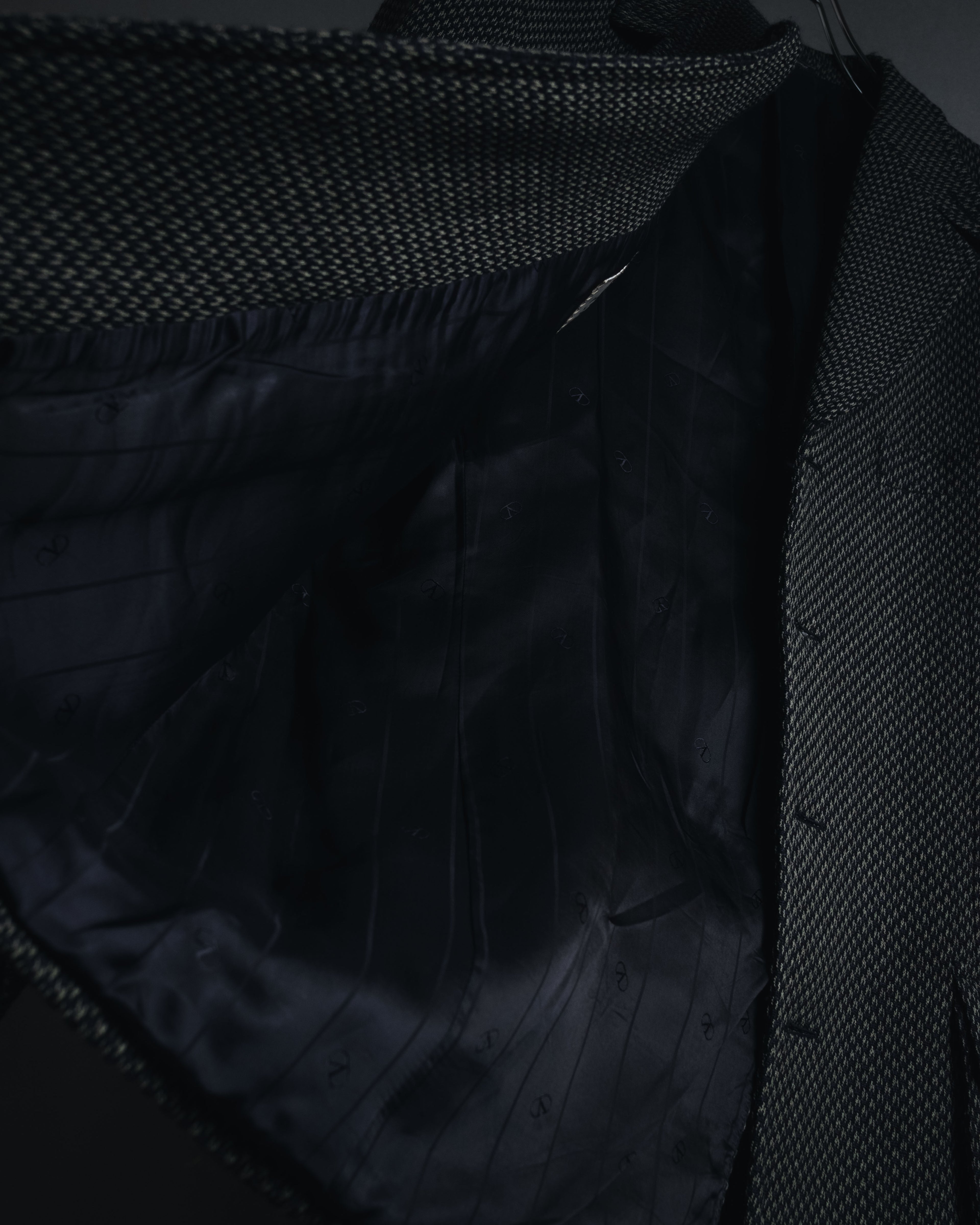 "VALENTINO GARAVANI BOUTIQUE"
Late 80’s - Early 90’s soft-structured birdseye wool tailored jacket