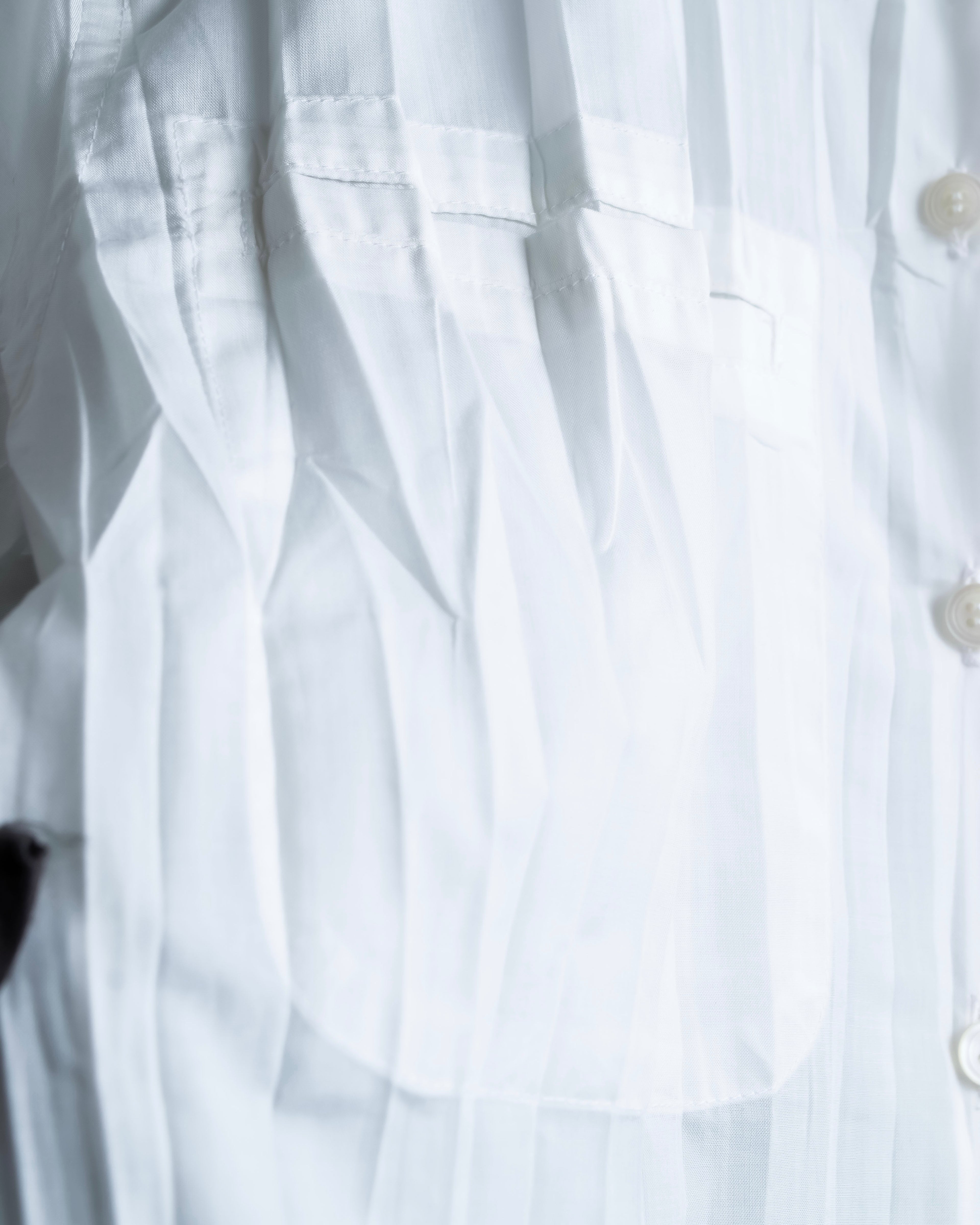 "ISSEY MIYAKE" Pleated short sleeve shirt