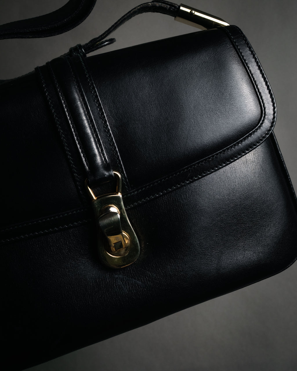 "GUCCI" 70’s boutique push lock box calf shoulder bag