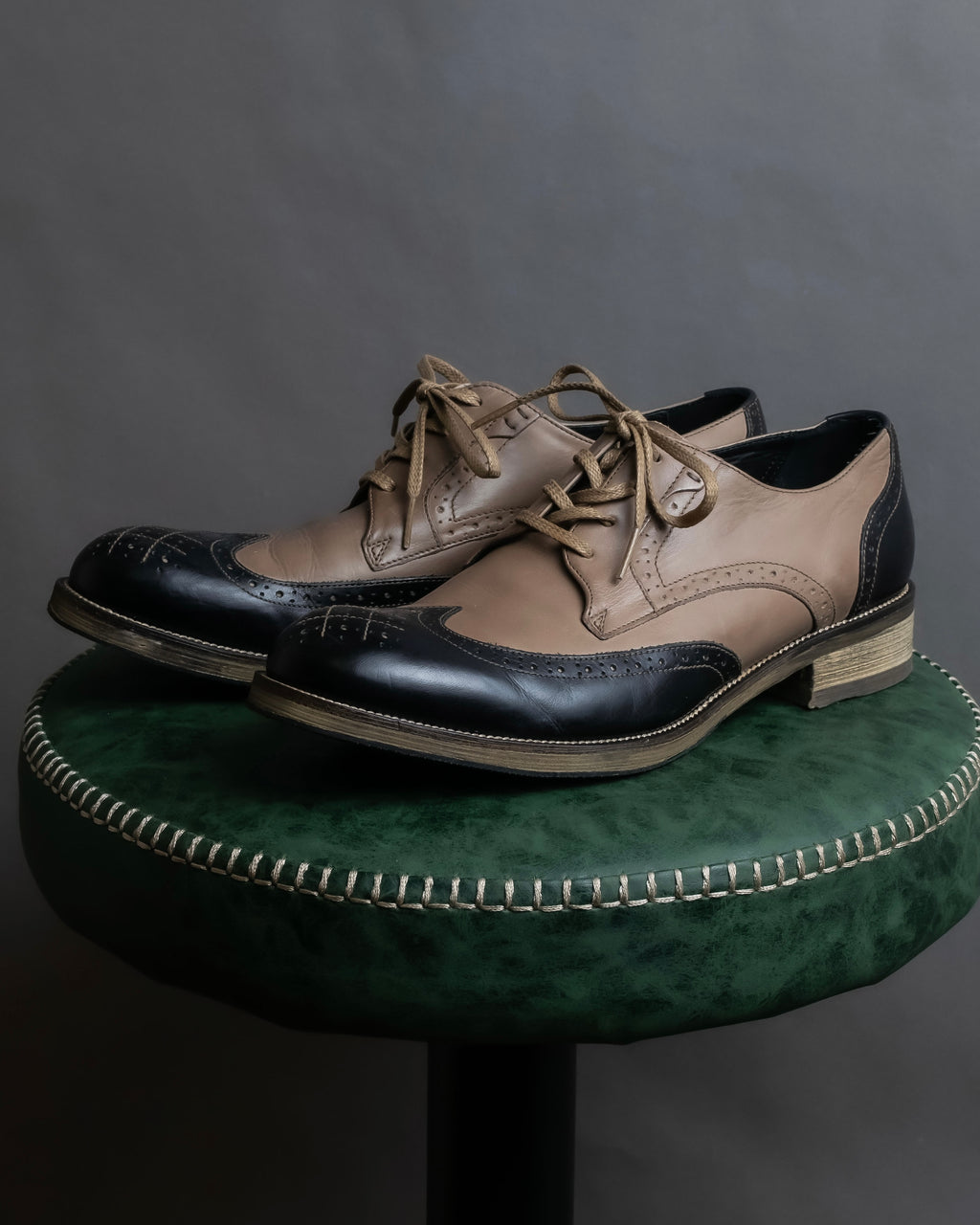 "KATHARINE HAMNETT" Wingtip design bicolor leather shoes