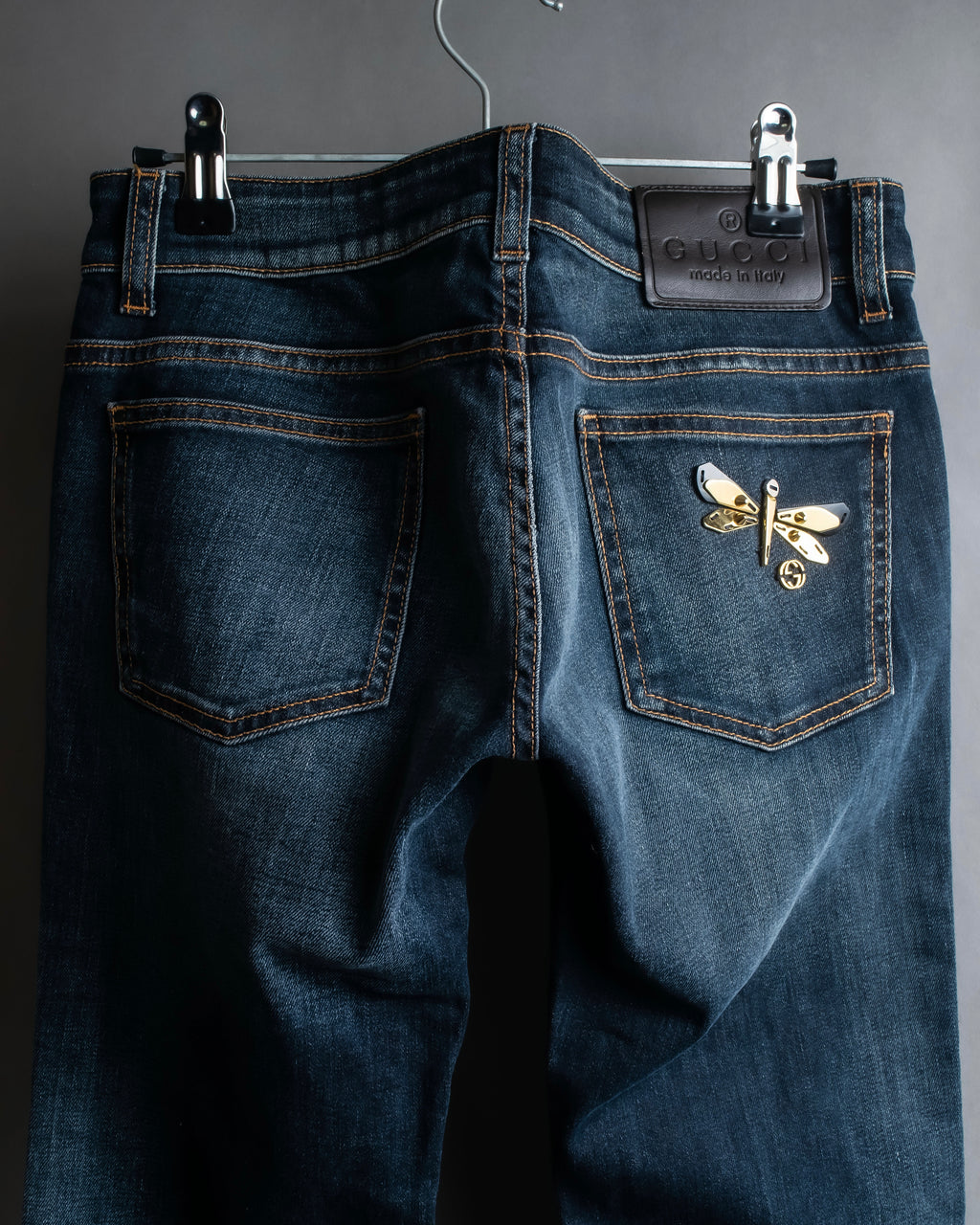 Pantalones de mezclilla con lavado de libélula de GUCCI