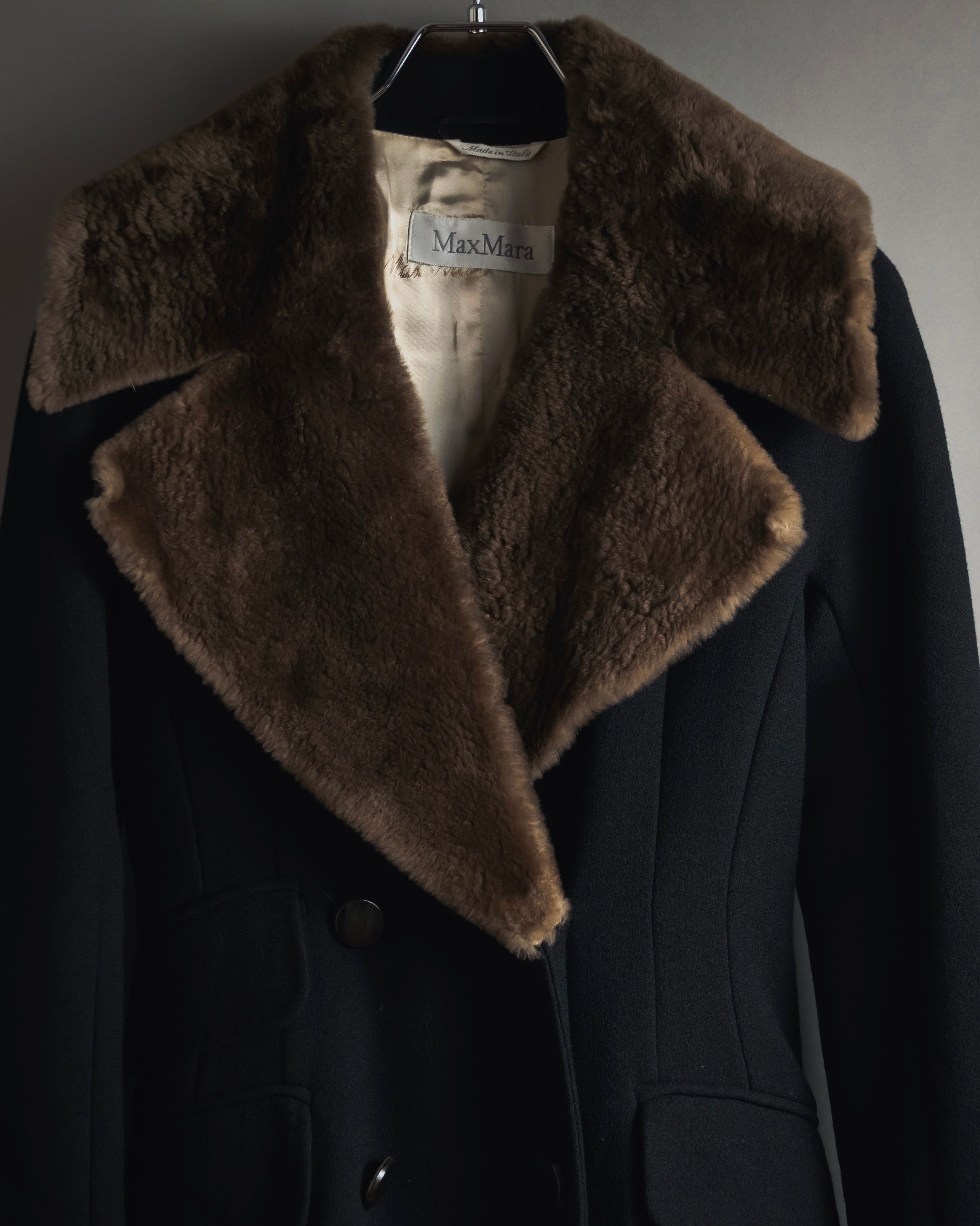 -SPECIAL- "Max Mara"
90’s Detachable fur collar virgin wool long coat