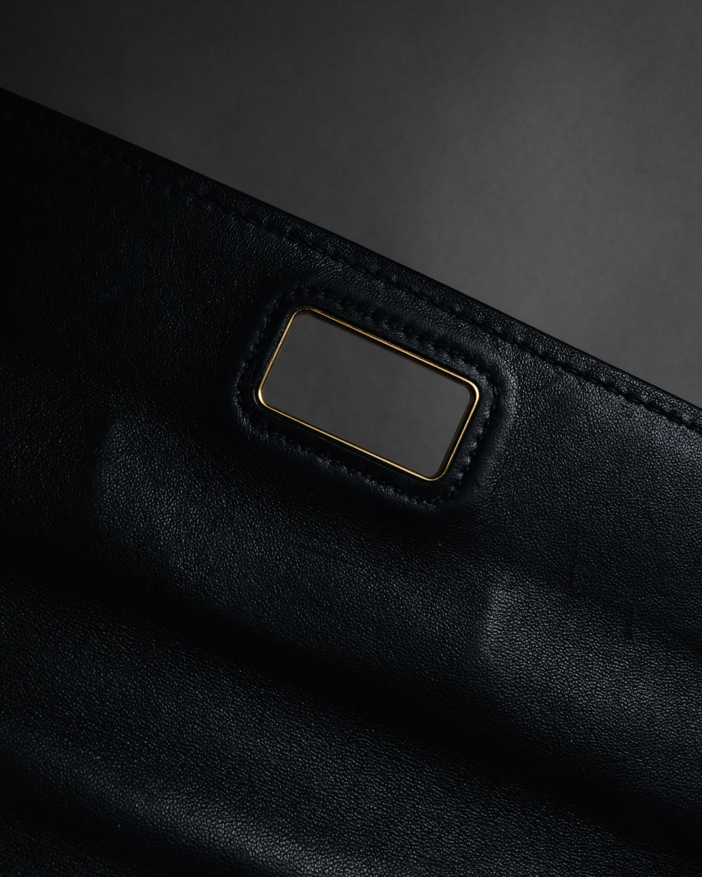 –SPECIAL– "MIU MIU"
00’s Braided-handle grained leather handbag