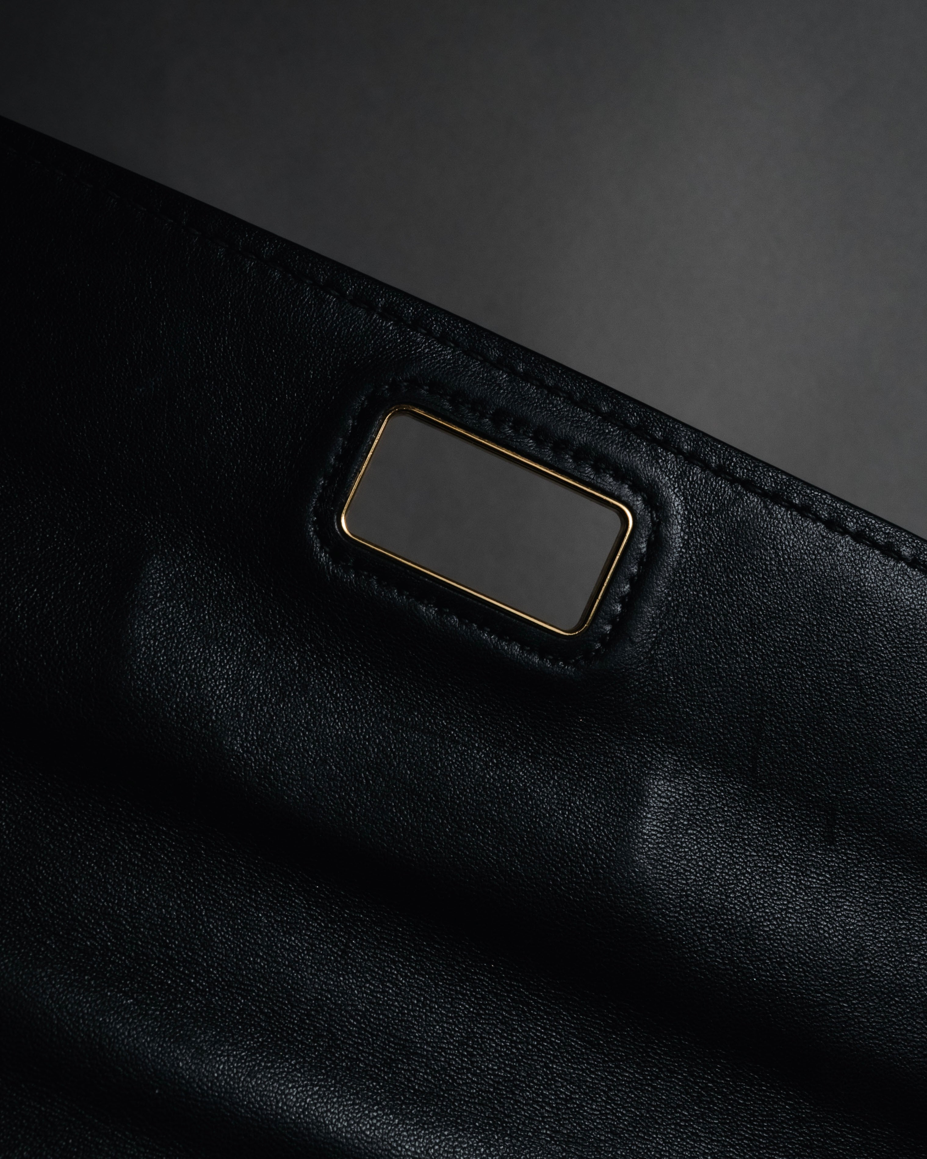 –SPECIAL– "MIU MIU"
00’s Braided-handle grained leather handbag