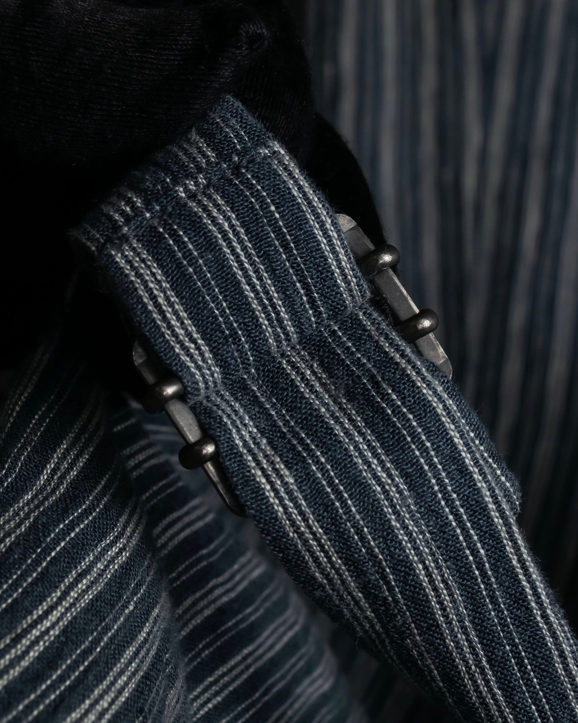 "ISSEY MIYAKE MEN" Random stripe pattern V-neck vest