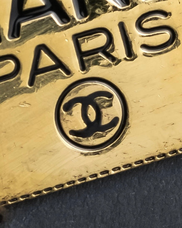 "CHANEL" Logo engraved gold plate brooch