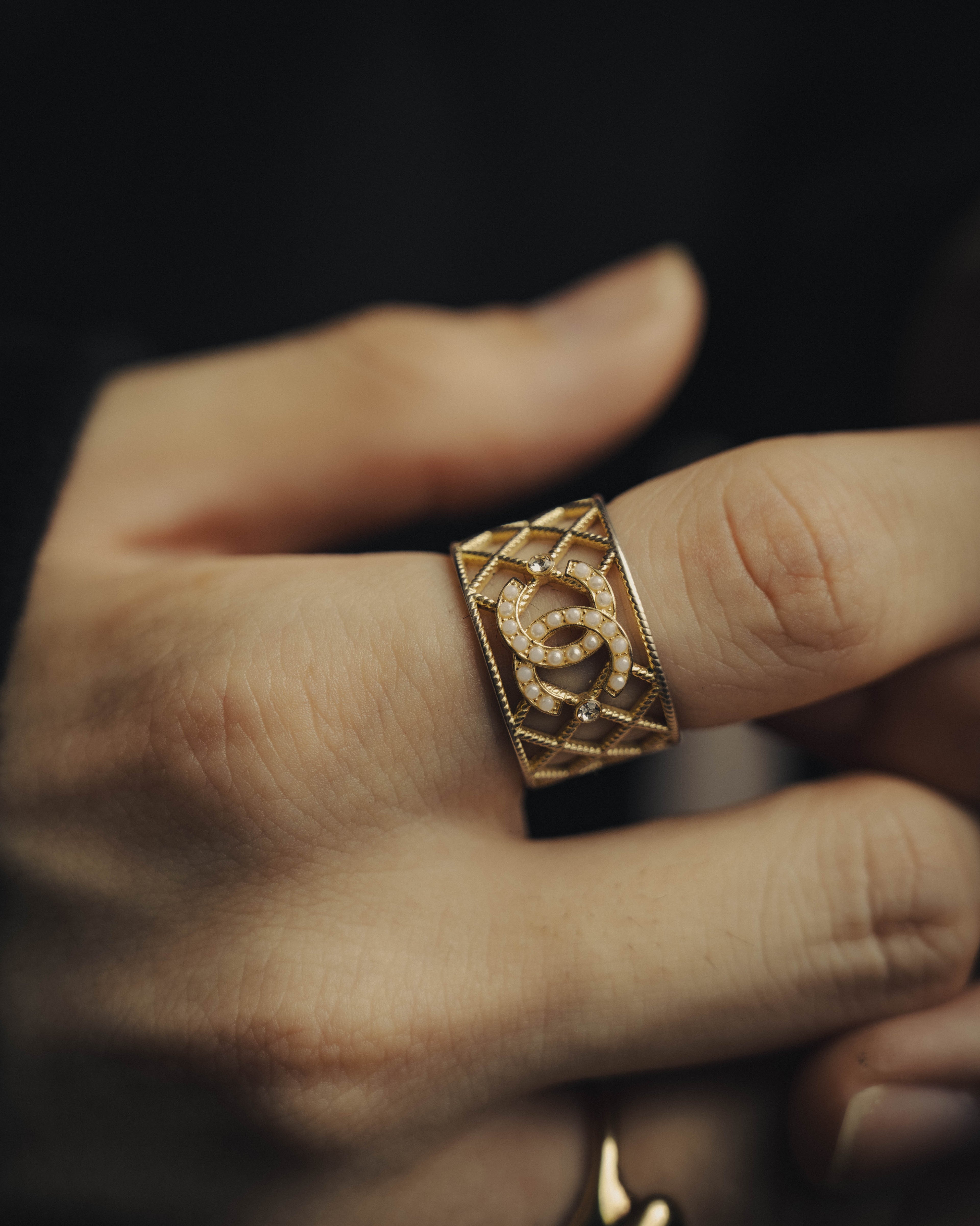 -SPECIAL- “CHANEL“ 2021 AW Pearl quilted CC ring