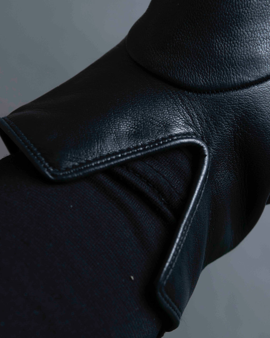 For lease "Christian Dior" Stud design metal plate docking leather gloves