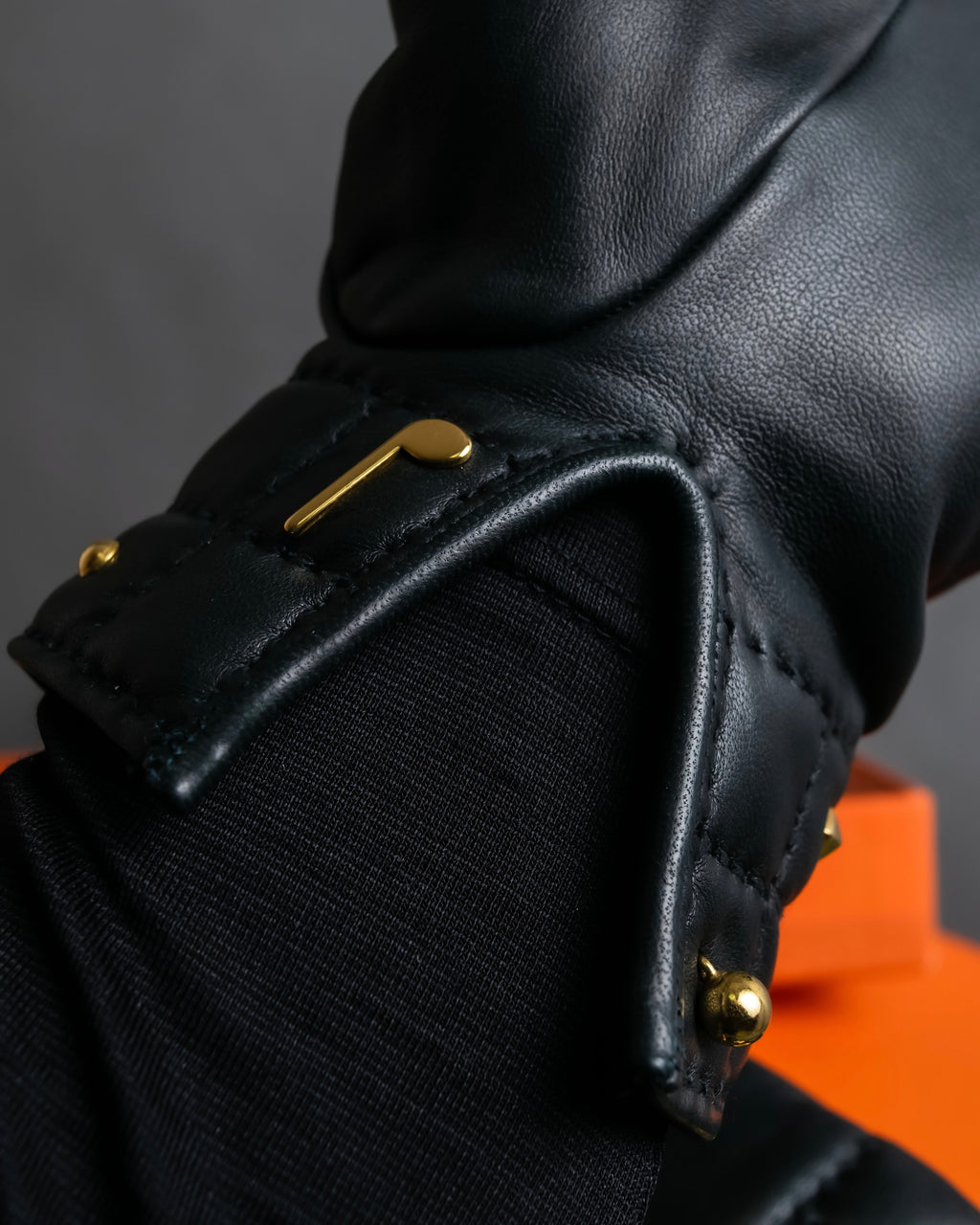 "HERMES" H logo＆gold stud design leather gloves