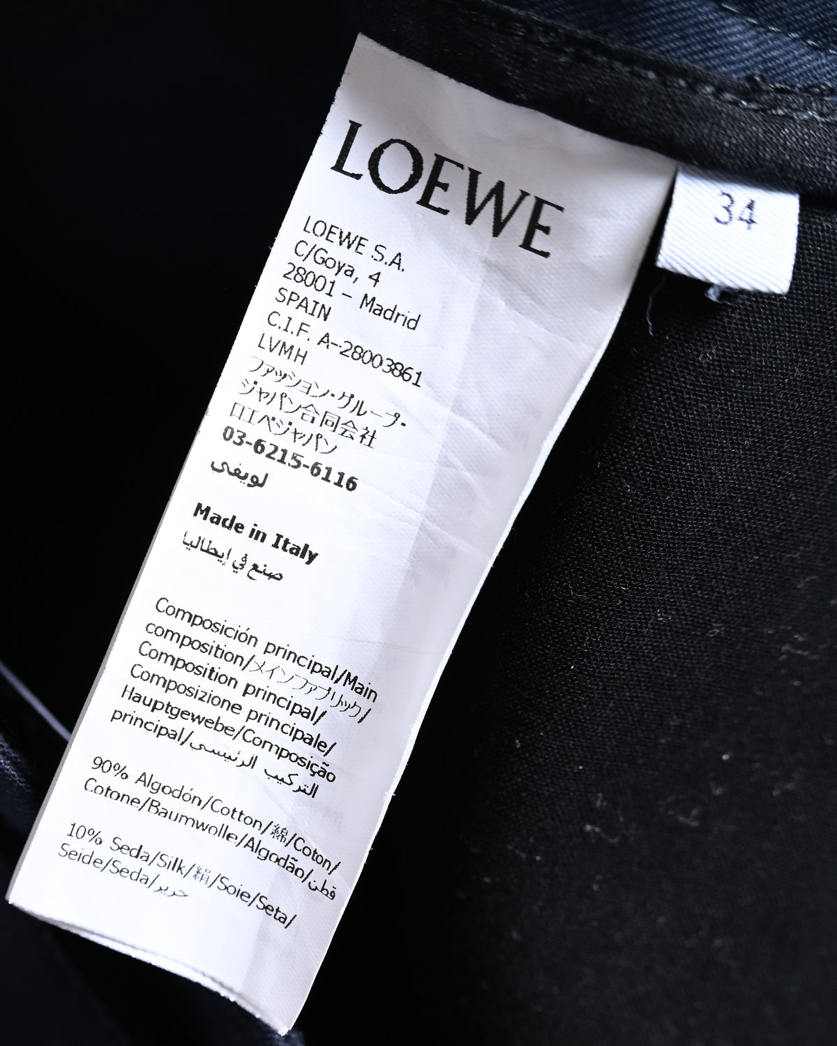 LOEWE表記、サイズ34、イタリア製表記を確認できる内タグのカット。素材は綿90パーセント・絹10パーセントと記載されています。
