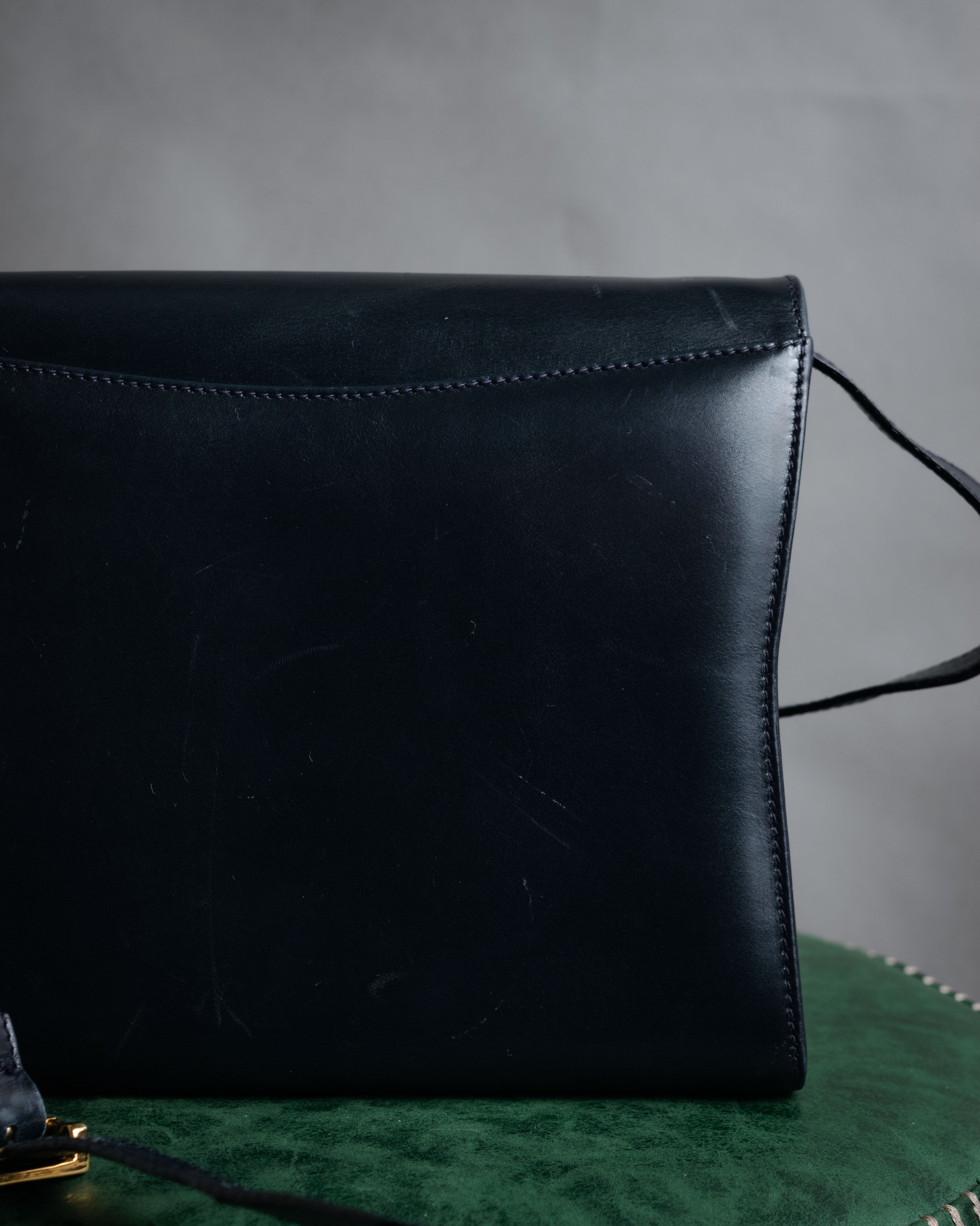 “Salvatore Ferragamo” 90’s Vara ribbon box calf shoulder bag