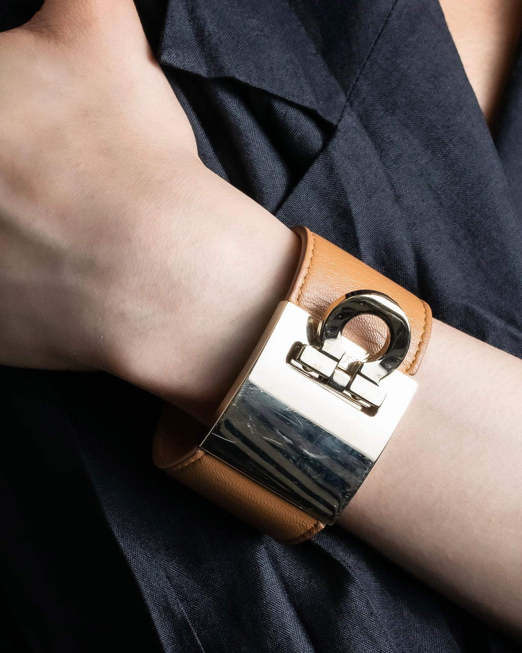 "Ferragamo" Gancini motif leather bangle