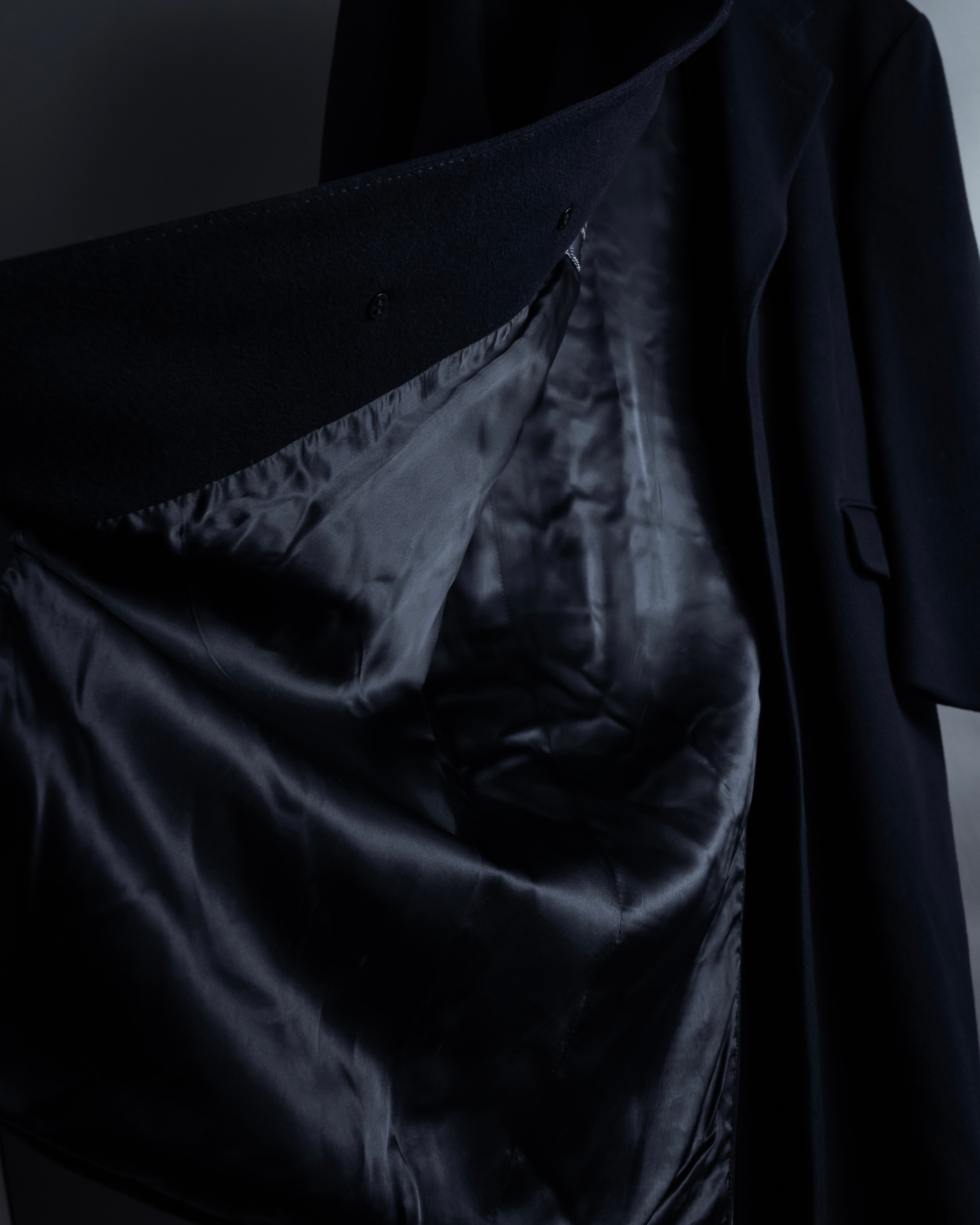 -SPECIAL- "BURBERRYS" 1980-1990's 
Classically tailored oversized 100% cashmere chester coat