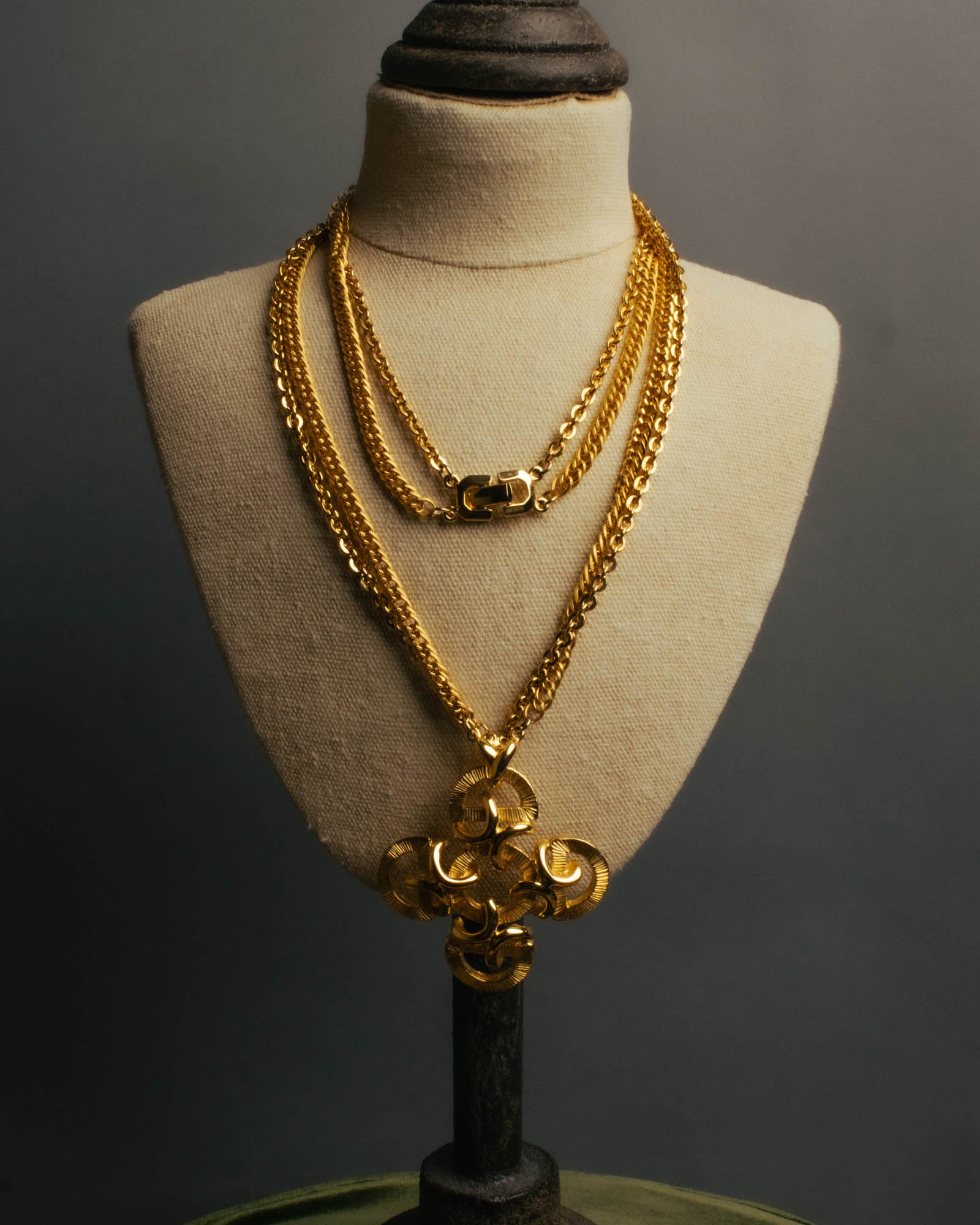 -SPECIAL- “Lucien Piccard” 70’s-80’s Gold tone cross pendant necklace