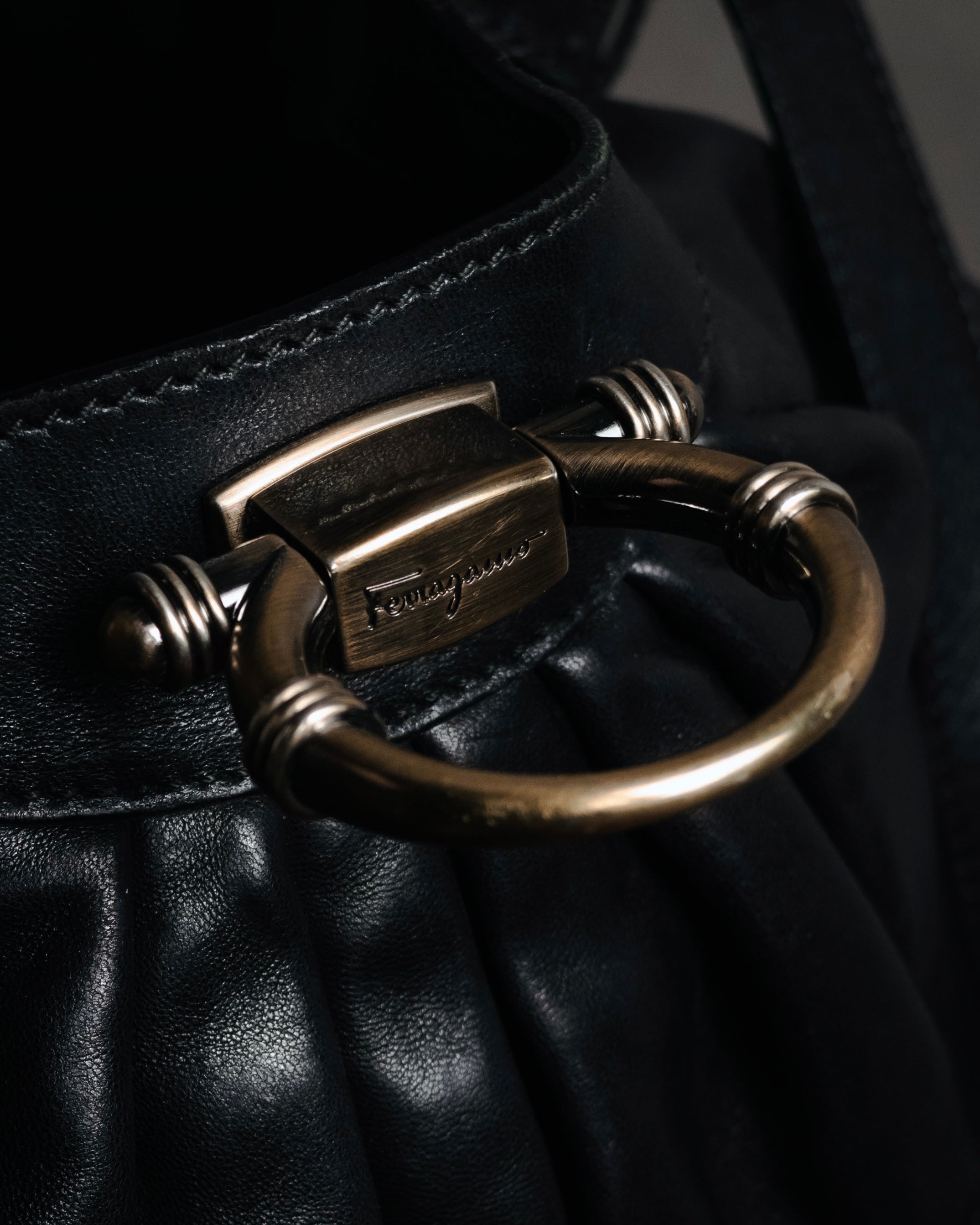 –SPECIAL– "Salvatore Ferragamo"
00’s Gancini ring-gathered nappa 2way bag