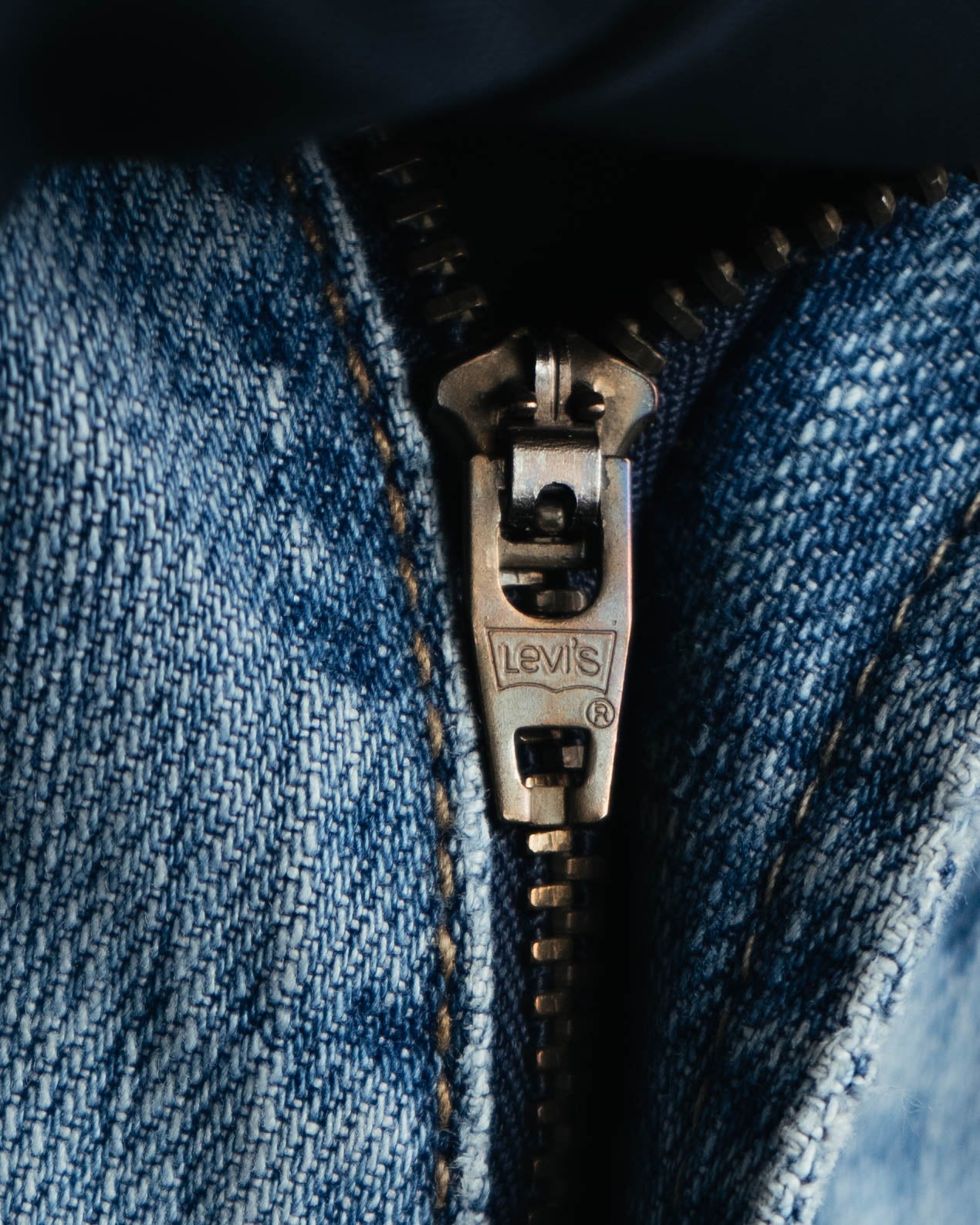 -MOOD MILLÉSIMES- 00’s softly faded loose straight denim pants 569 by “Levi’s”