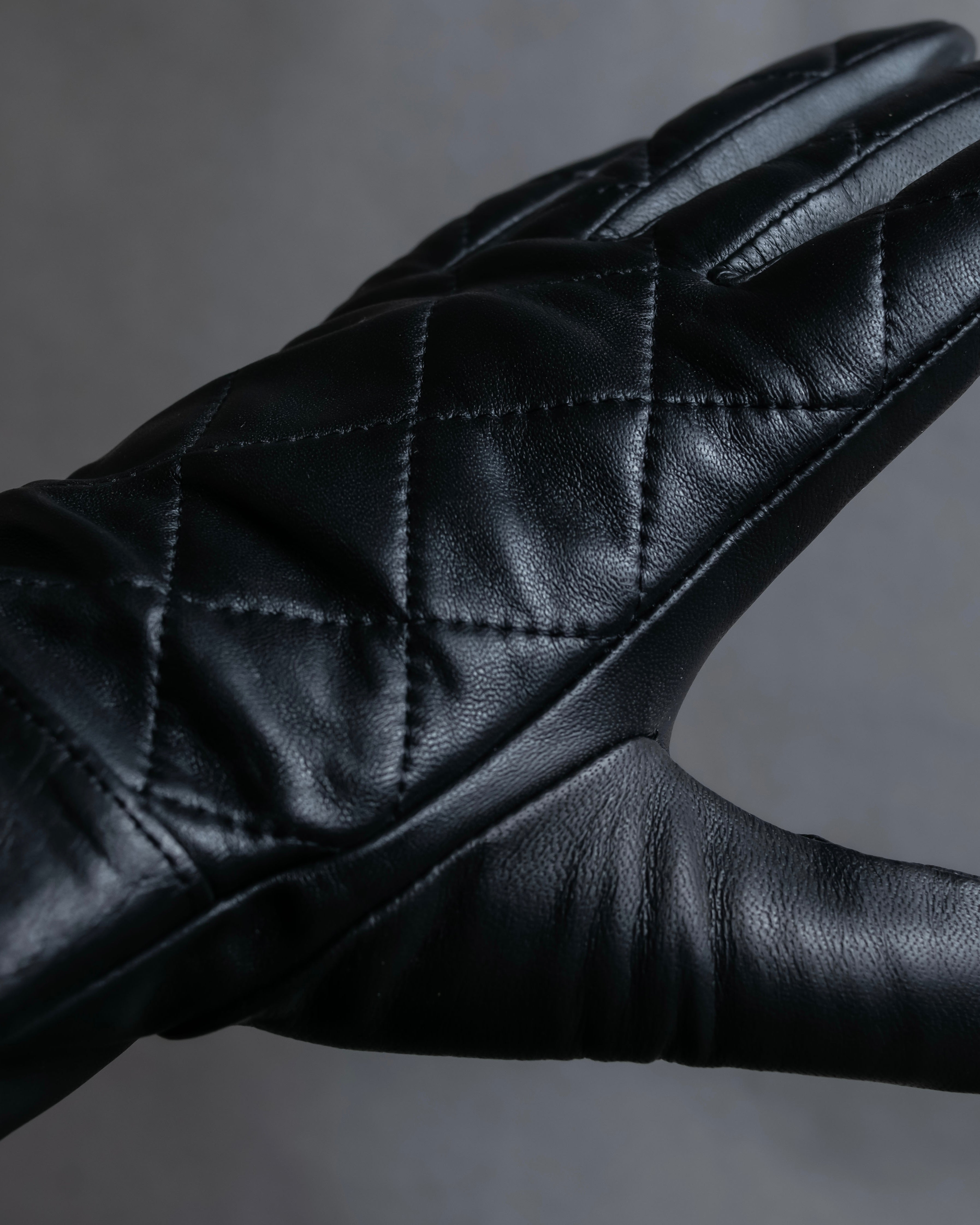 "Pierre Cardin" Belt buckle design quilted leather gloves