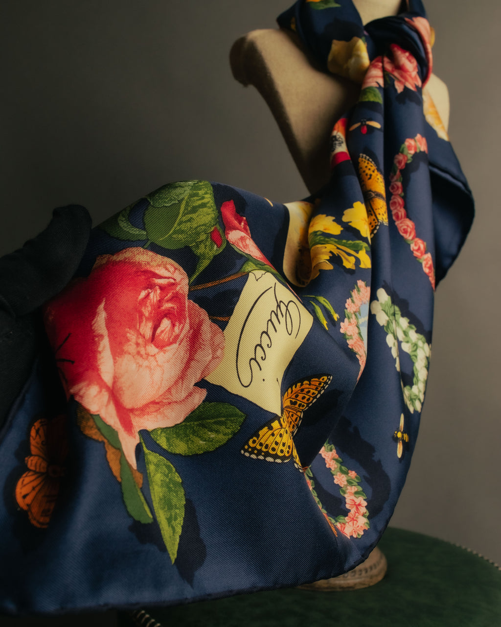 “GUCCI” 90’s-00’s Flora logo silk scarf
