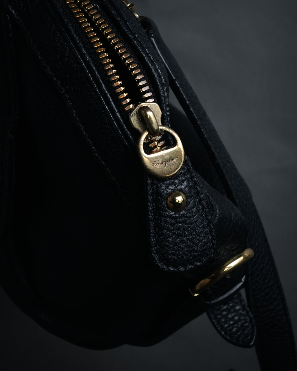 “Salvatore Ferragamo” 2000’s Pebbled leather turn lock bag