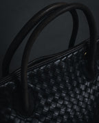 –SPECIAL– "BOTTEGA VENETA"
90’s-00’s intrecciato trapezoid handle bag