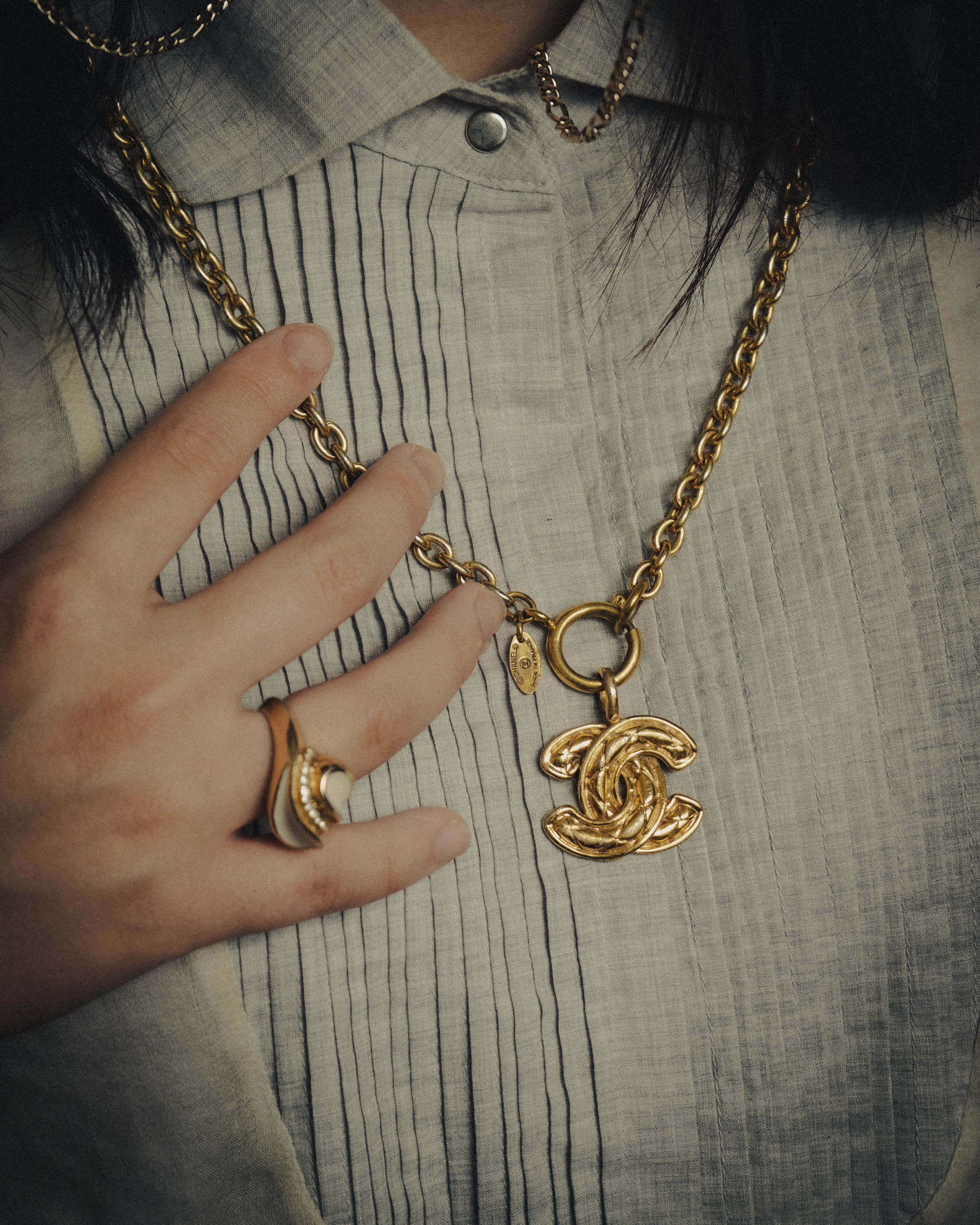 -SPECIAL- “CHANEL” 80’s-90’s Quilted cc pendant chain necklace
