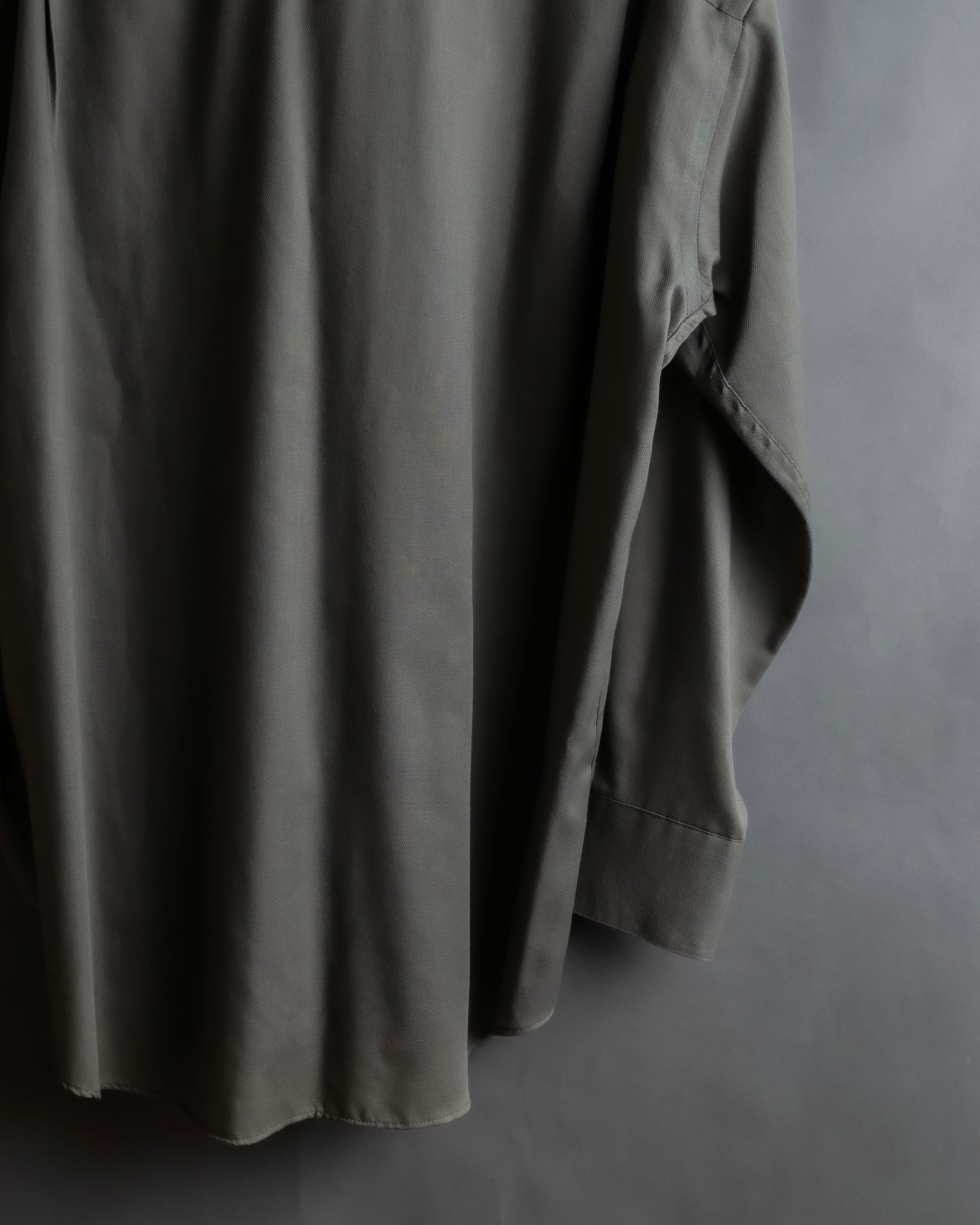 "YVES SAINT LAURENT for men"
Grayish khaki color oversized shirt