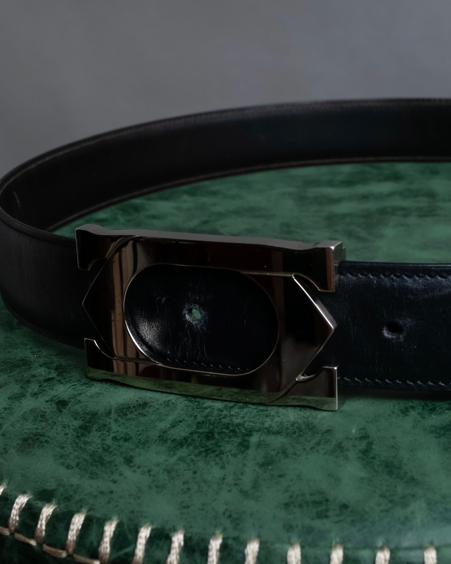 "Cartier" 2C logo motif buckle design leather belt