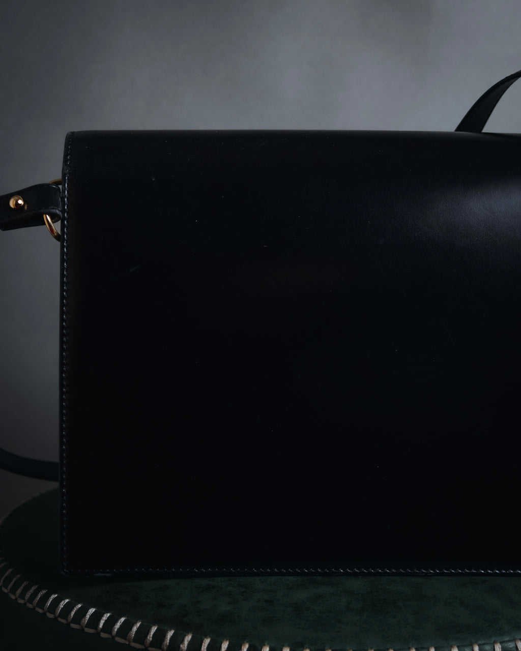 Bolso de cuero con diseño acolchado de diamantes de Yves Saint Laurent de los años 80-90