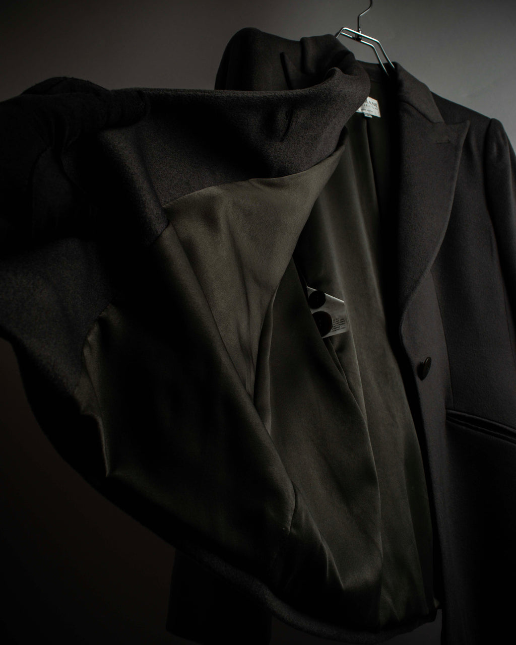 "ARMANI COLLEZIONI" Sharp peak lapel 100% cashmere tailored jacket