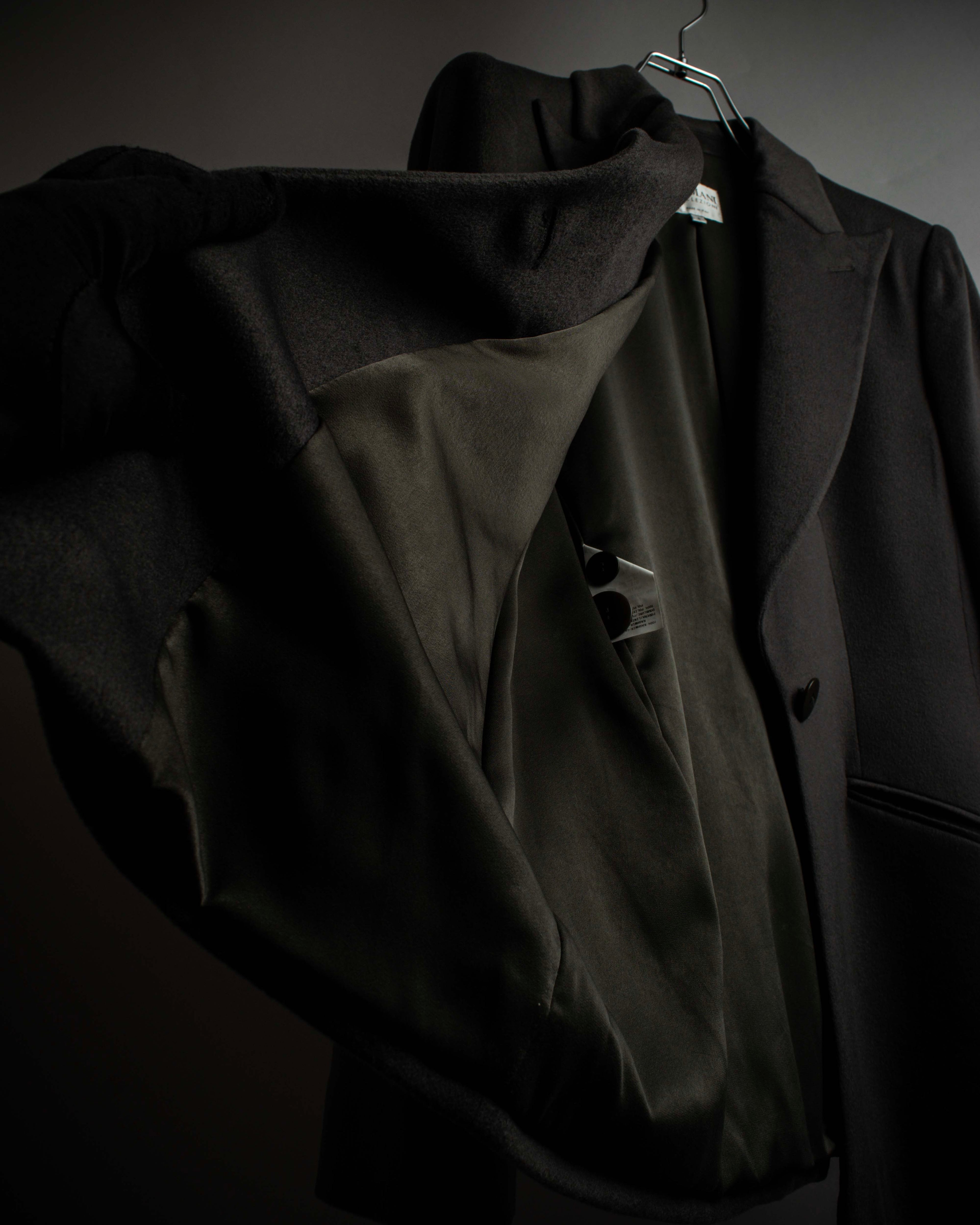 "ARMANI COLLEZIONI" Sharp peak lapel 100% cashmere tailored jacket