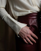 Camisa de seda con bordado en forma de logotipo "Alexandar McQueen" sin cuello