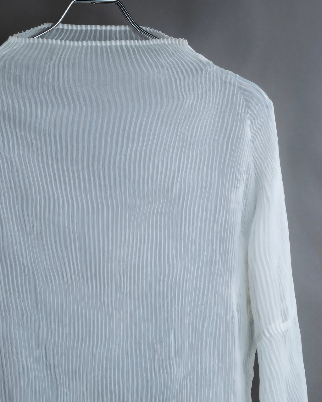 "ISSEY MIYAKE" High neck pleated sheer pullover