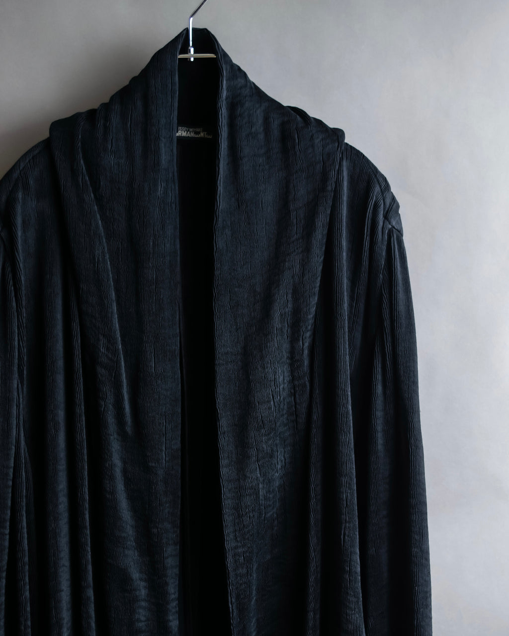 "ISSEY MIYAKE PERMANENT" Large shawl collar silk long cardigan