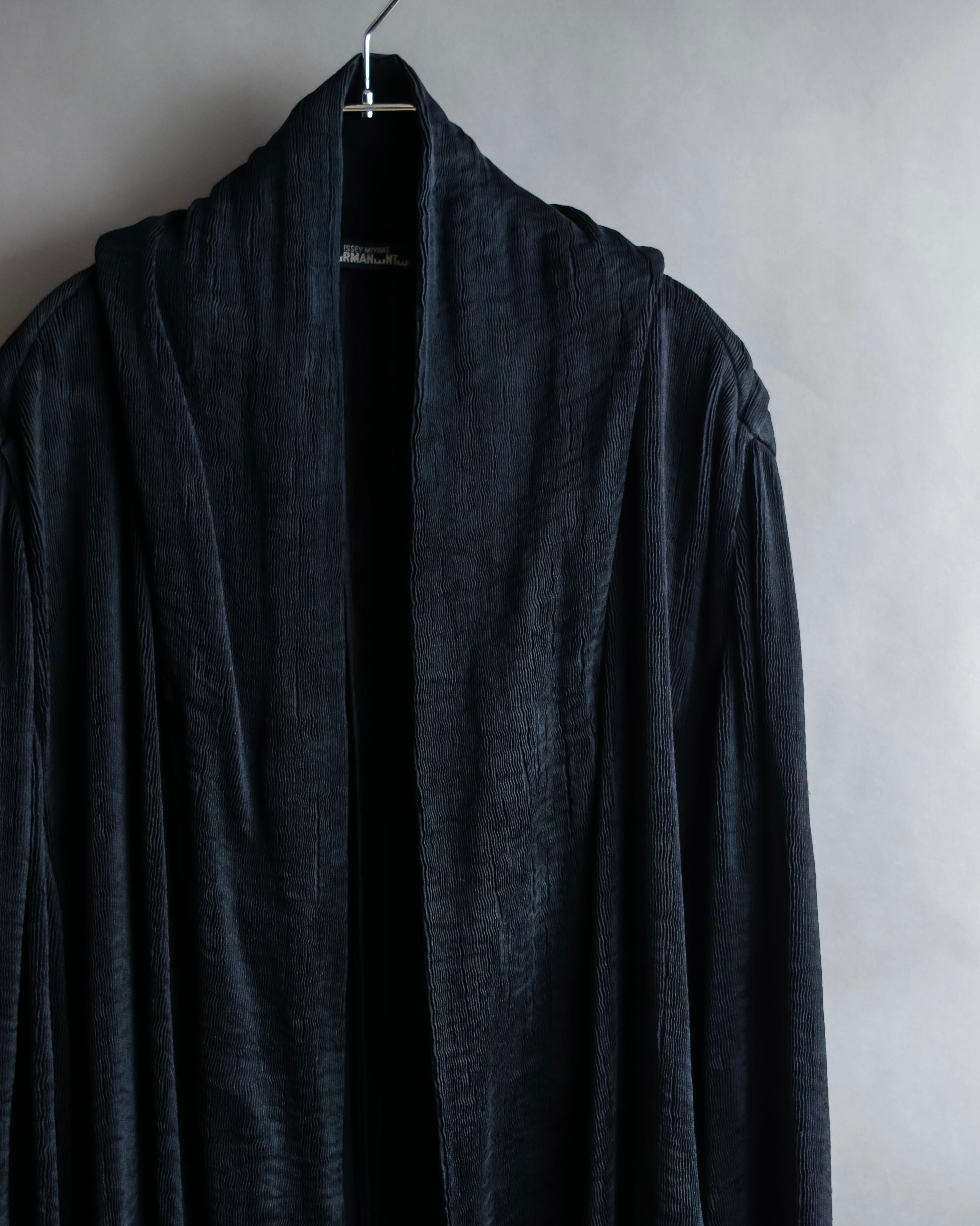"ISSEY MIYAKE PERMANENT" Large shawl collar silk long cardigan