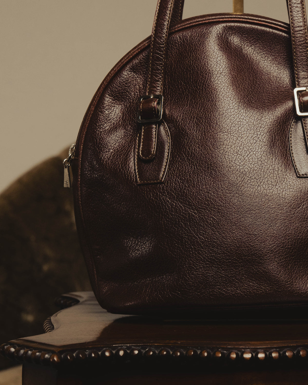 “BALENCIAGA” 80’s rounded dome leather shoulder bag