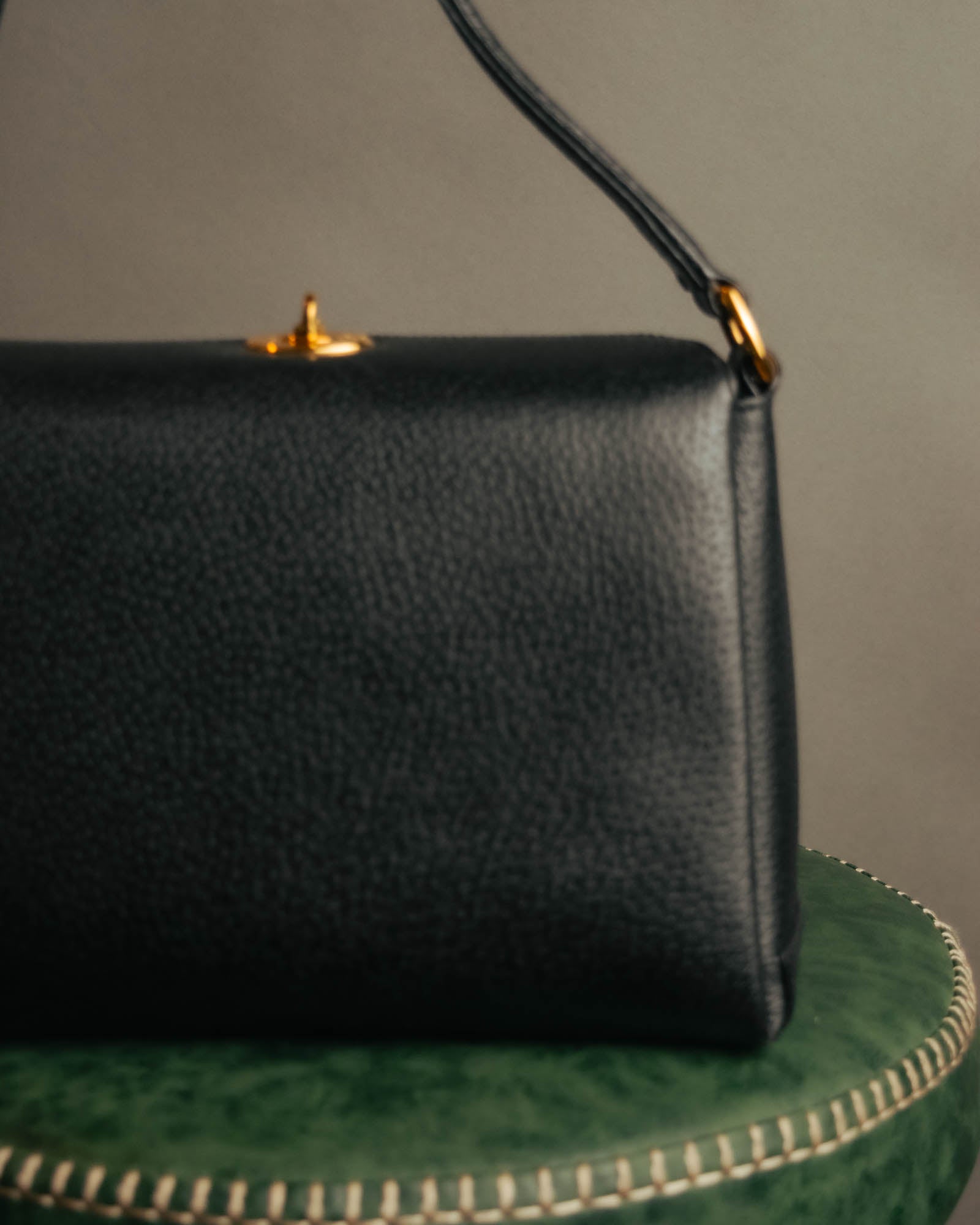 -SPECIAL- “GUCCI” 70’s-80’s Pigskin leather turn lock handbag