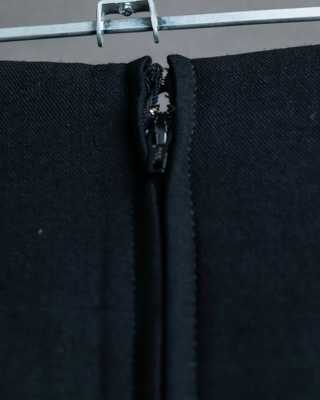 "Y's" Conceptual straight silhouette skirt