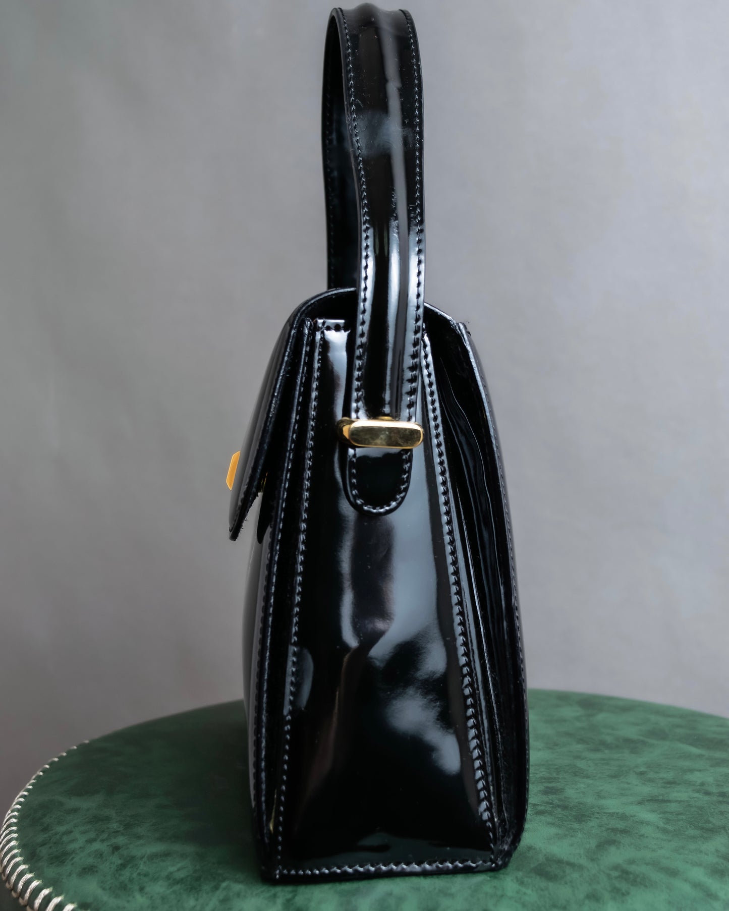 "BALLY" Trapezoid design patent leather one handle leather bag