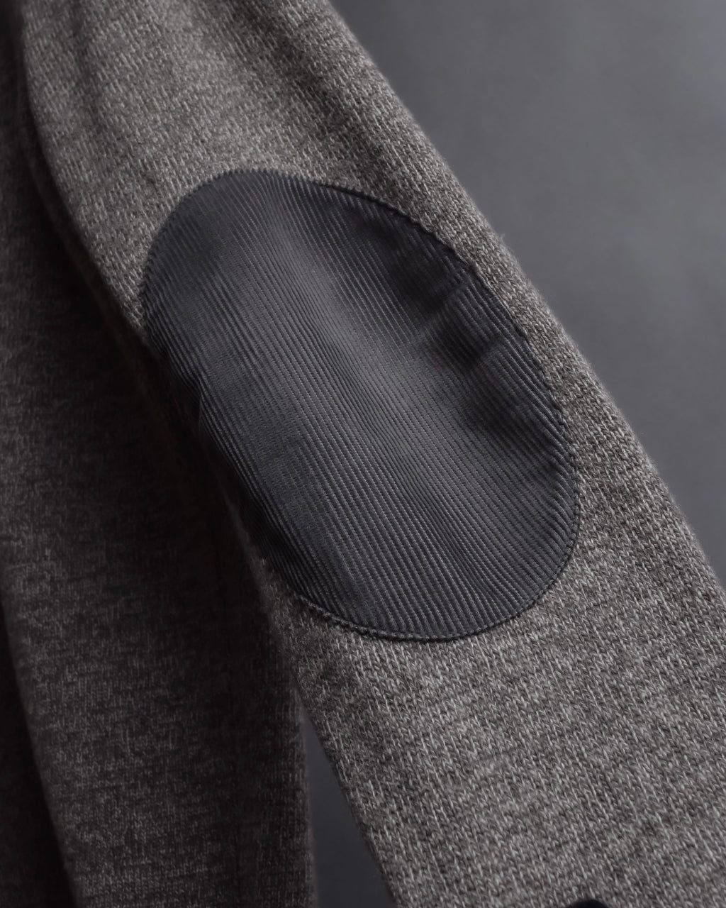 "MAISON MARGIELA" 13AW Patch accented low gauge wool cardigan
