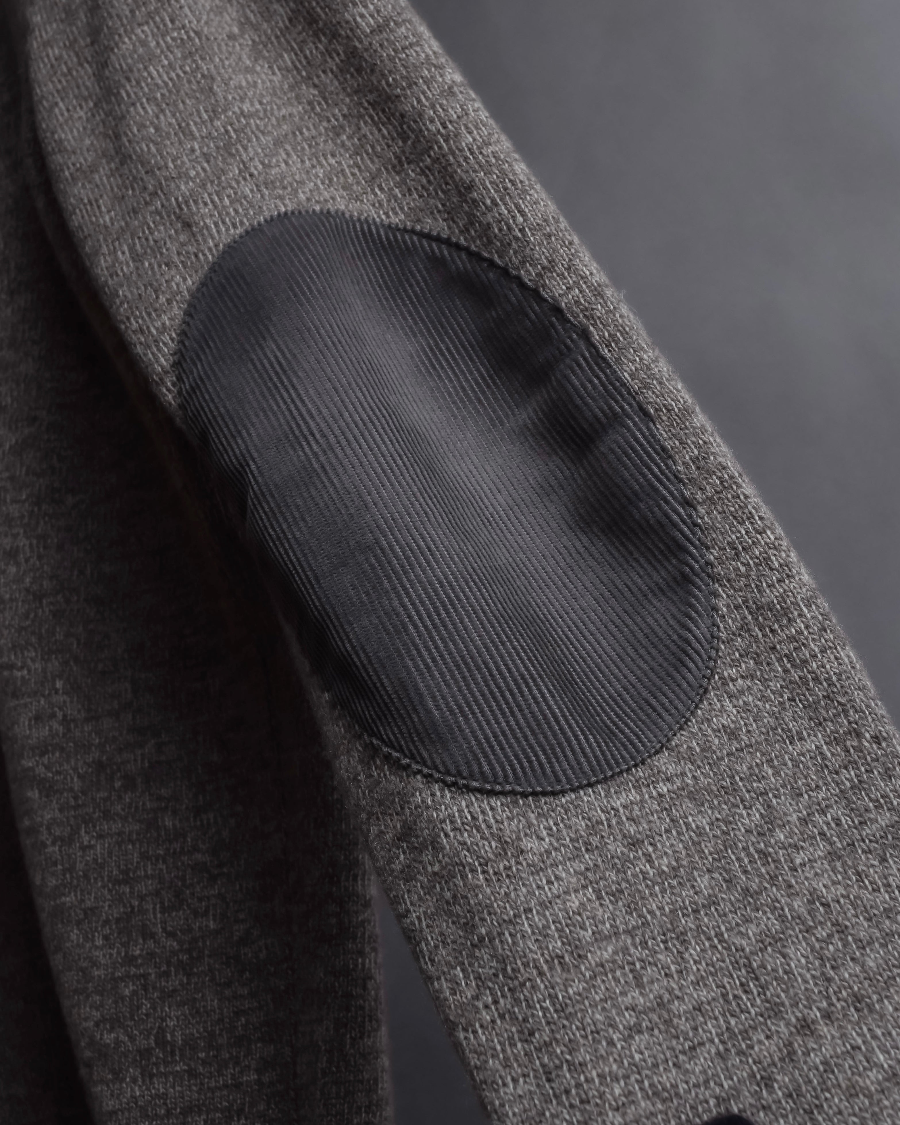 "MAISON MARGIELA" 13AW Patch accented low gauge wool cardigan