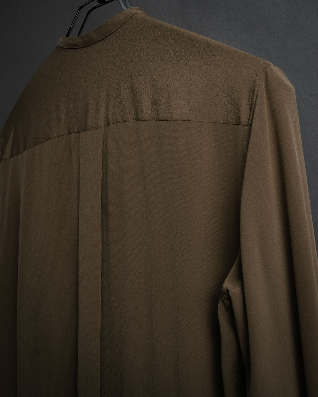 “HERMES” 2018-2024 Minimal band collar silk shirt