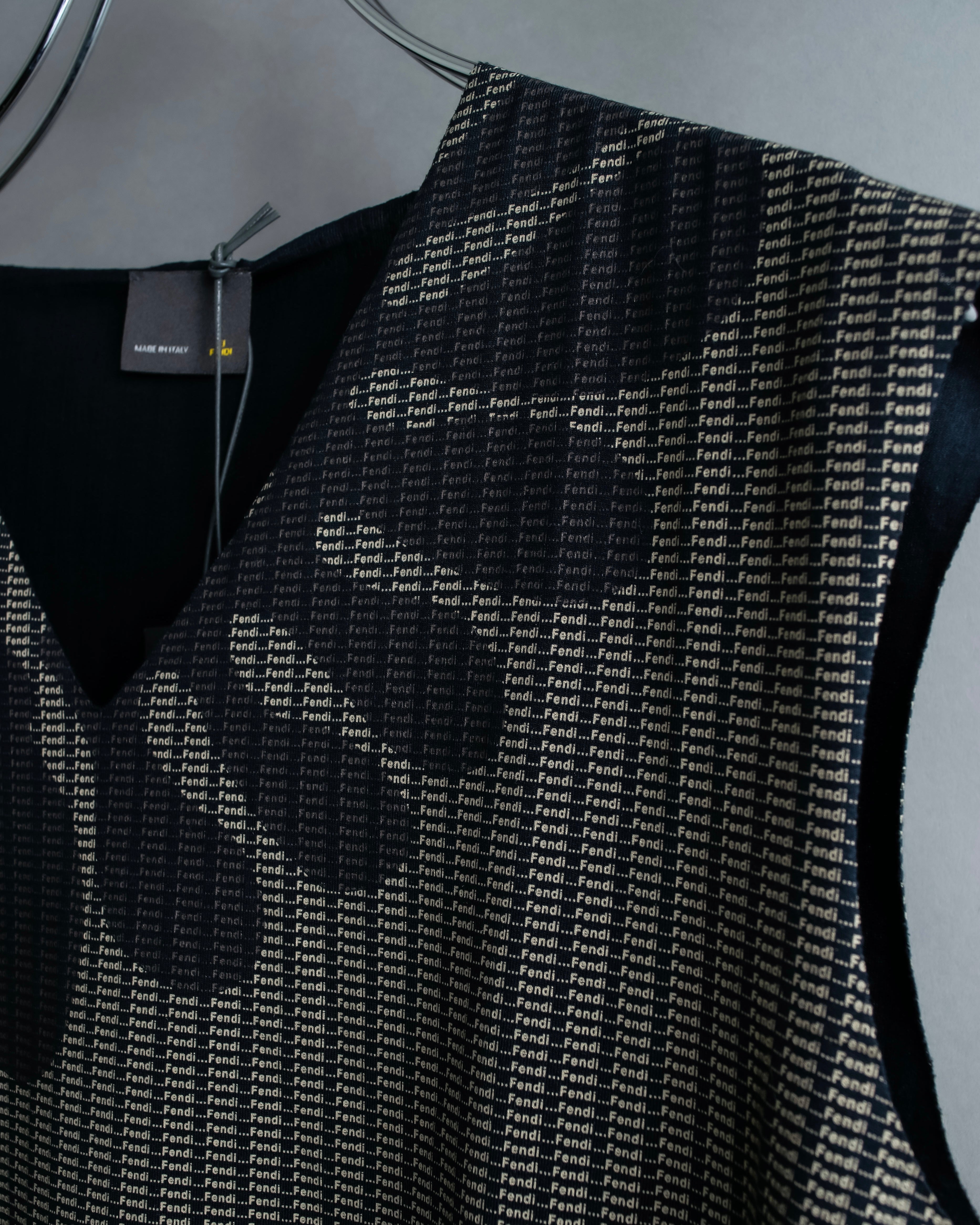 "FENDI" Logo print V-neck sleeveless top