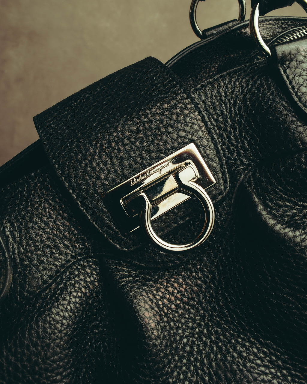 “Salvatore Ferragamo” 00’s-10’s Gancini pebbled leather handbag