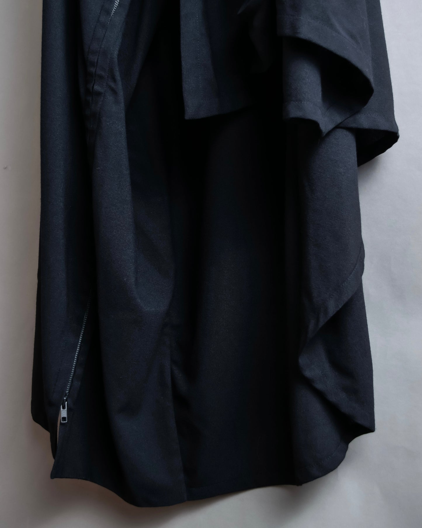 "ANN DEMEULEMEESTER" Cape draping docking design zipper sleeveless dress