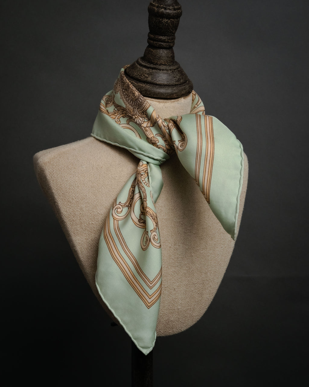 “HERMES” 90’s les tuileries silk twill carré scarf