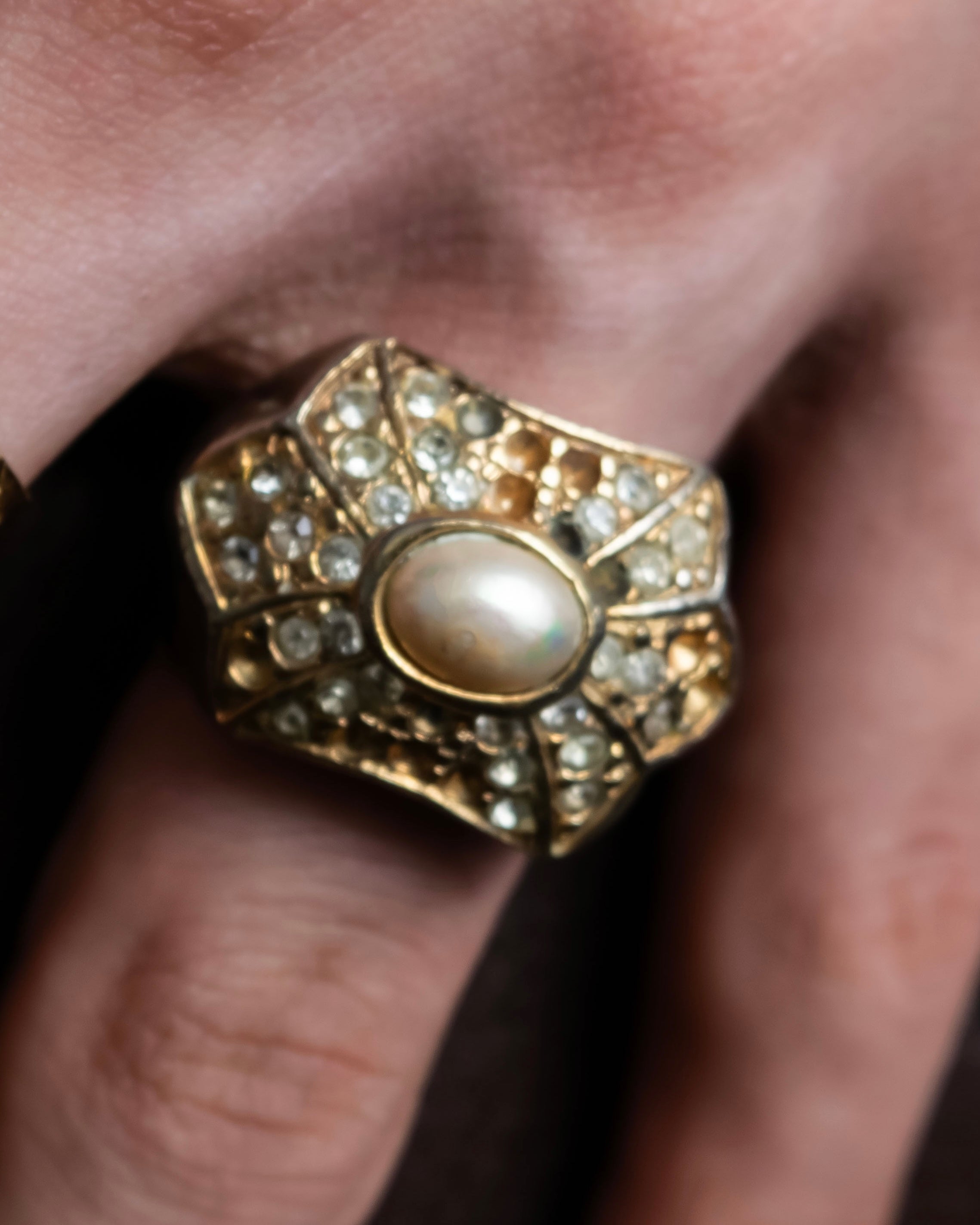 “Dior” Star-shaped pearl gold ring