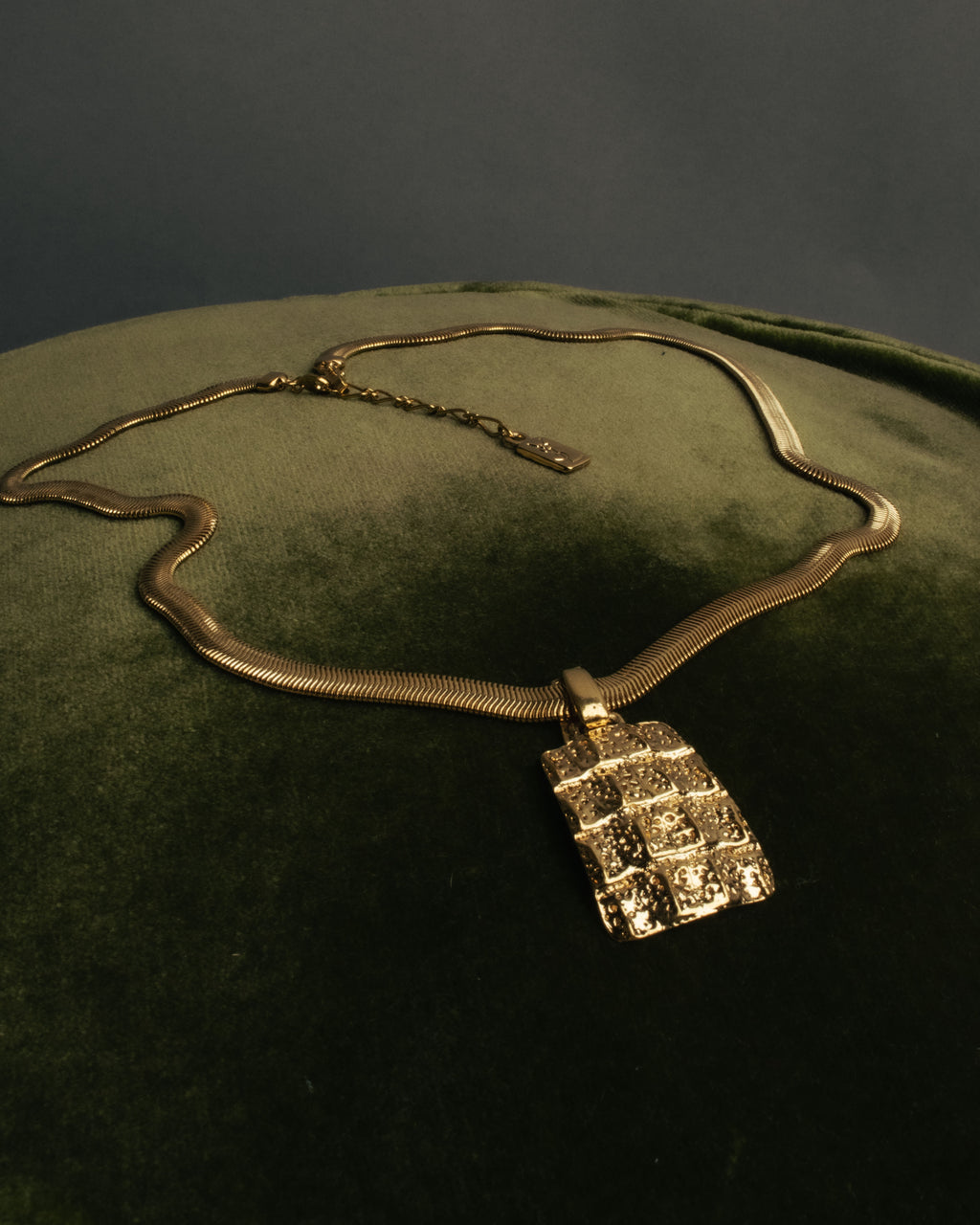 "Yves Saint Laurent" 80's-00's Gold tone textured pendant necklace
